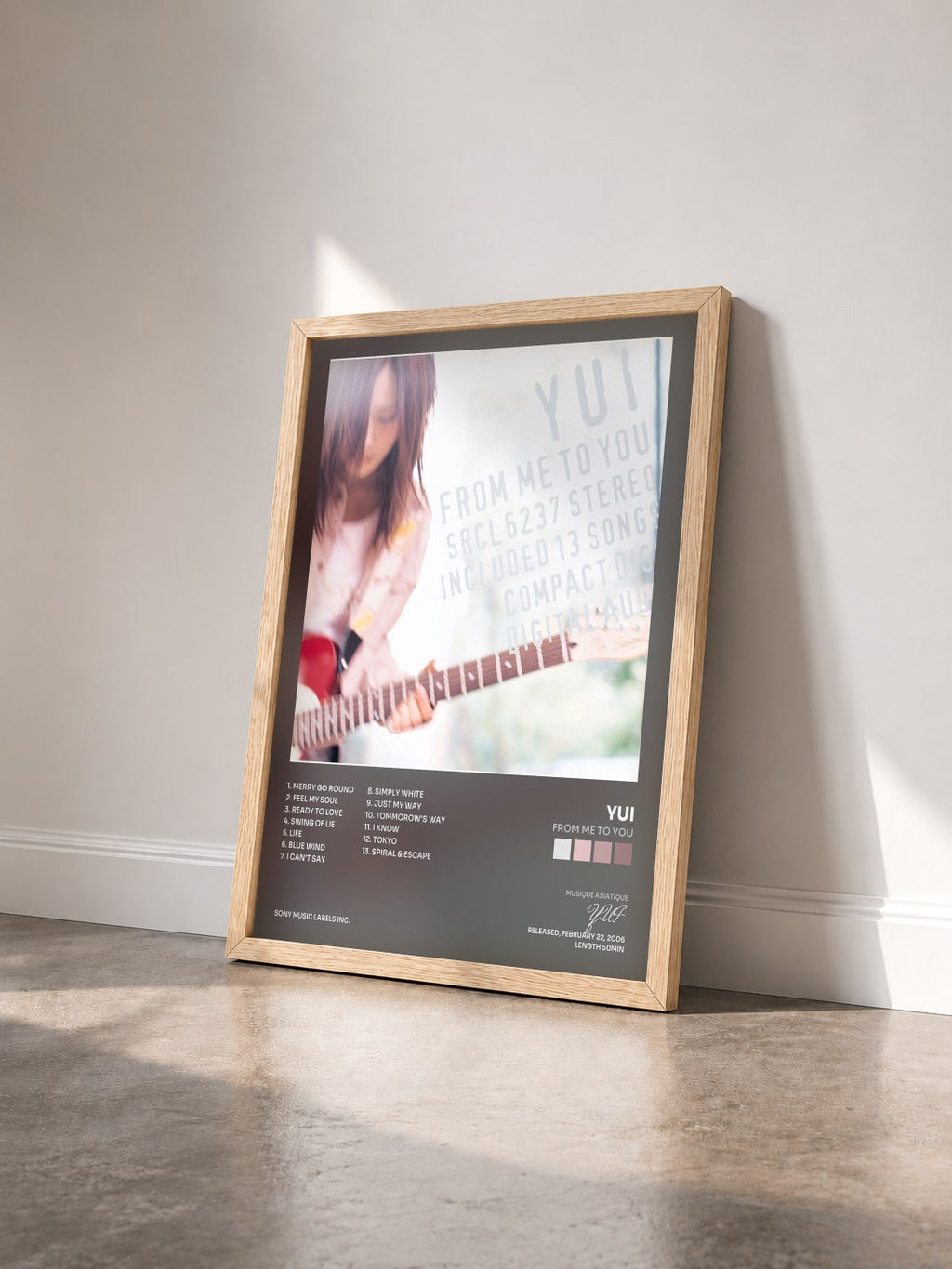 #bois Tableau de l'album FROM ME TO YOU de YUI vu de trois quarts, cadre en bois brut