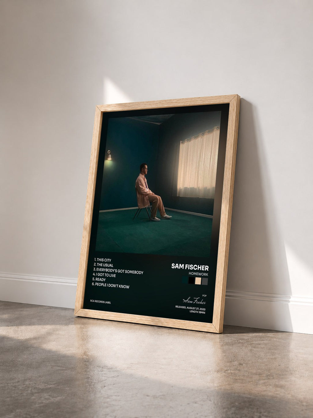 #bois Tableau de l'album Homework de Sam Fischer vu de trois quarts, cadre en bois brut