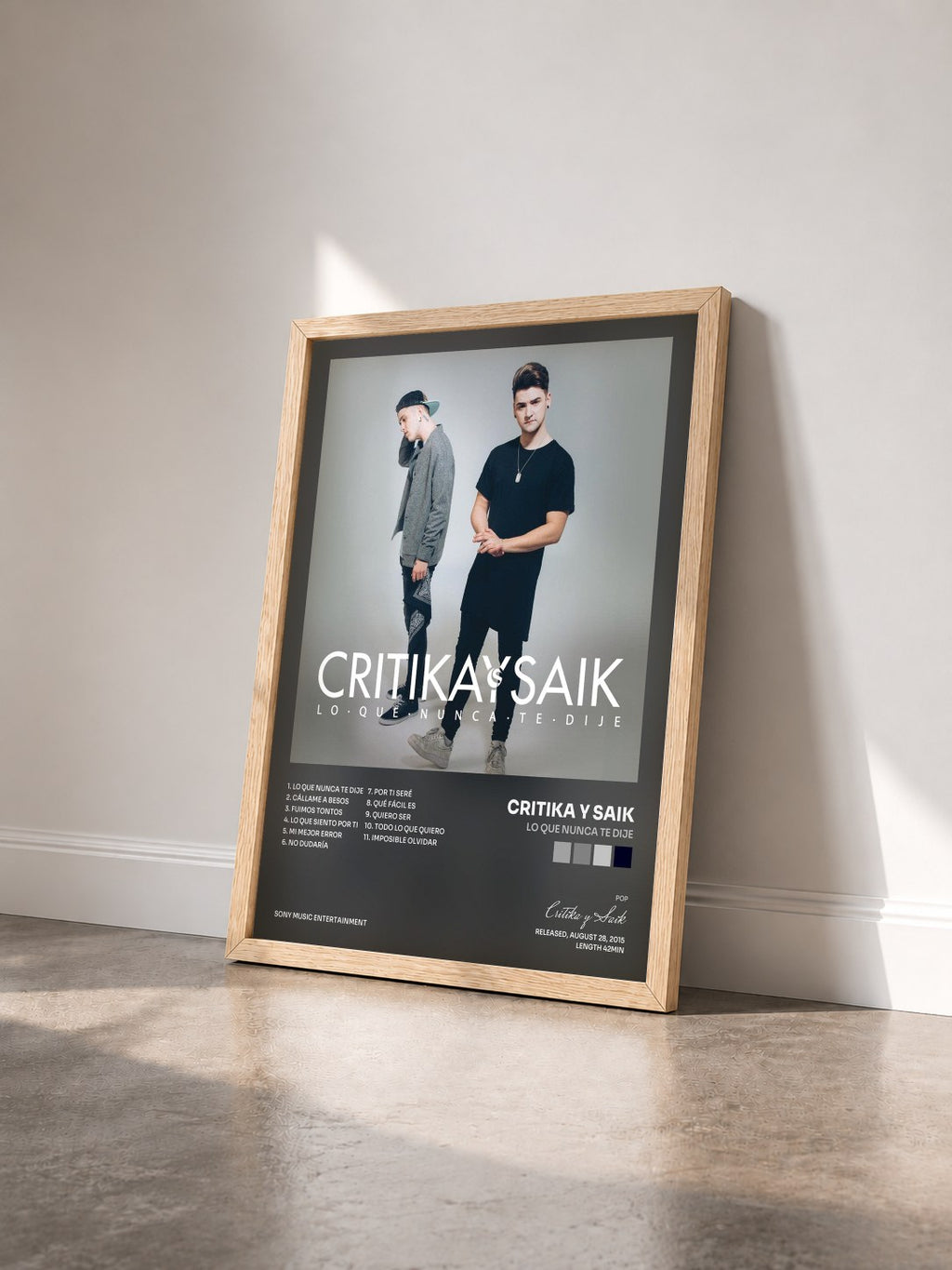 #bois Tableau de l'album Lo Que Nunca Te Dije de Critika y Saik vu de trois quarts, cadre en bois brut