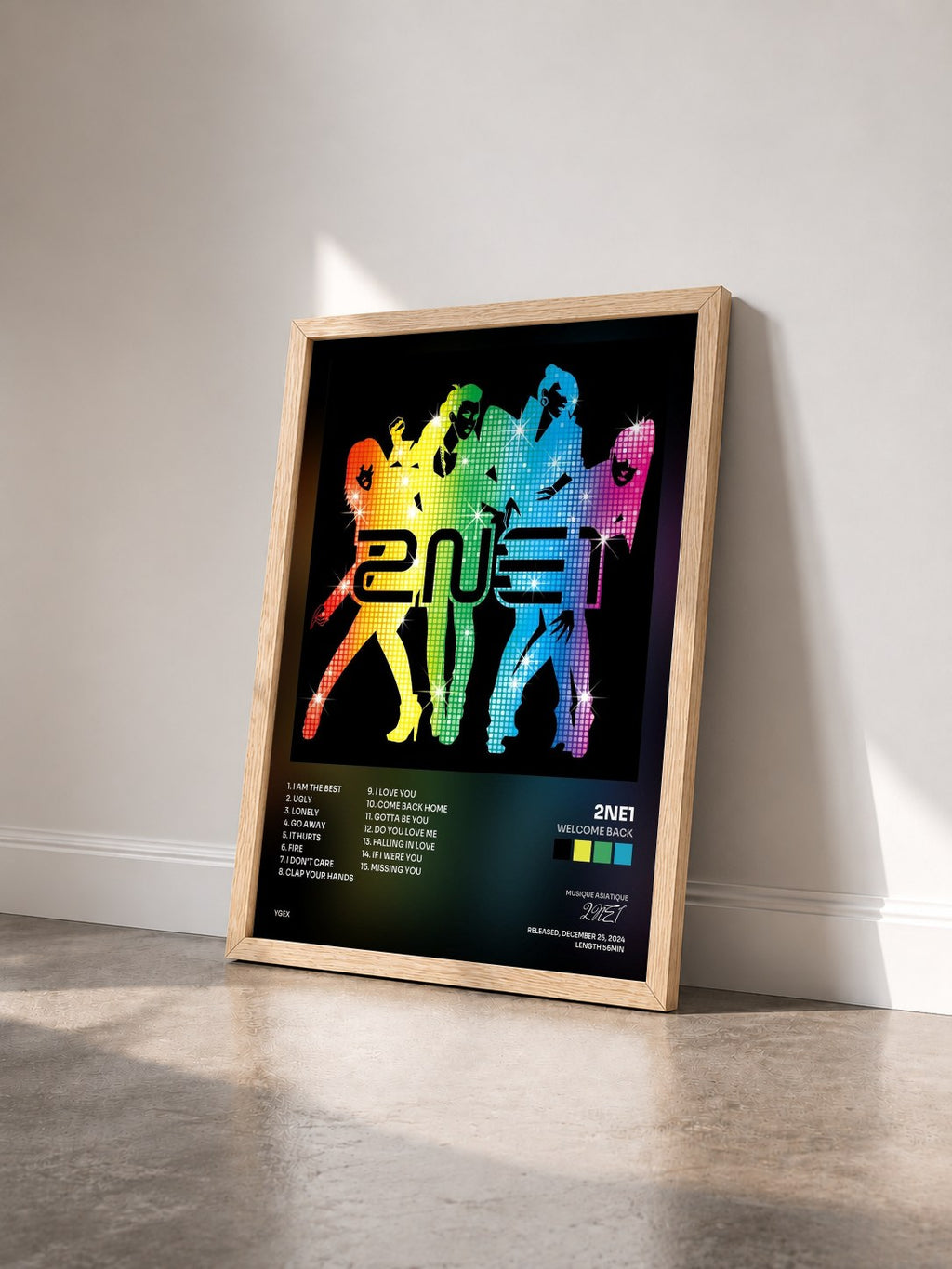 #bois Tableau de l'album WELCOME BACK de 2NE1 vu de trois quarts, cadre en bois brut