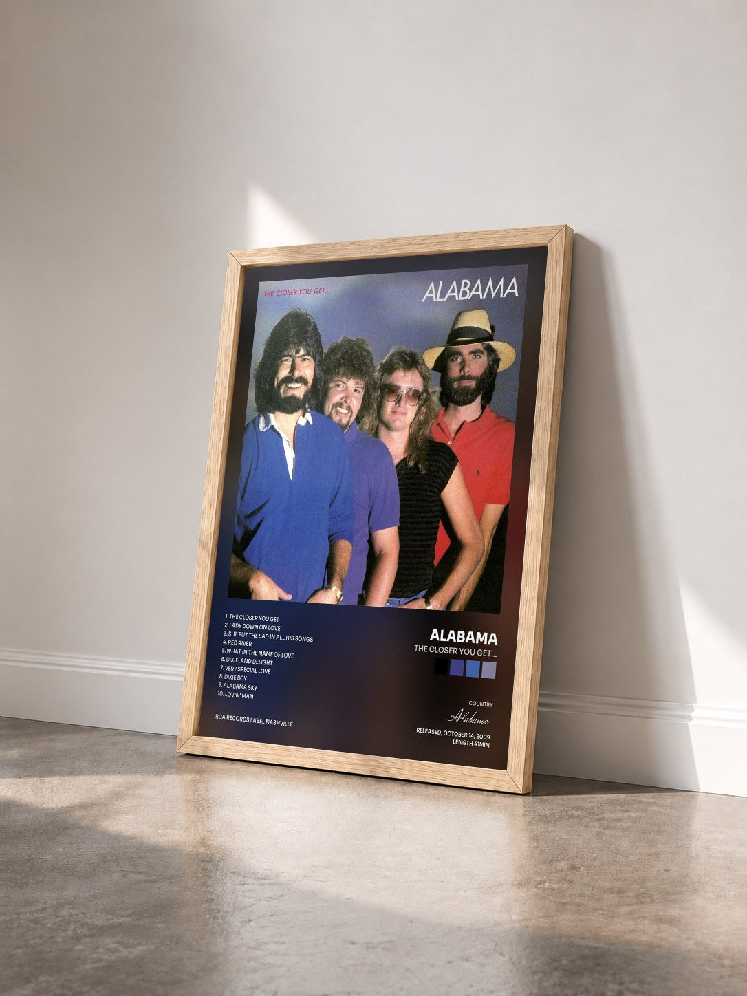#bois Tableau de l'album The Closer You Get... de Alabama vu de trois quarts, cadre en bois brut