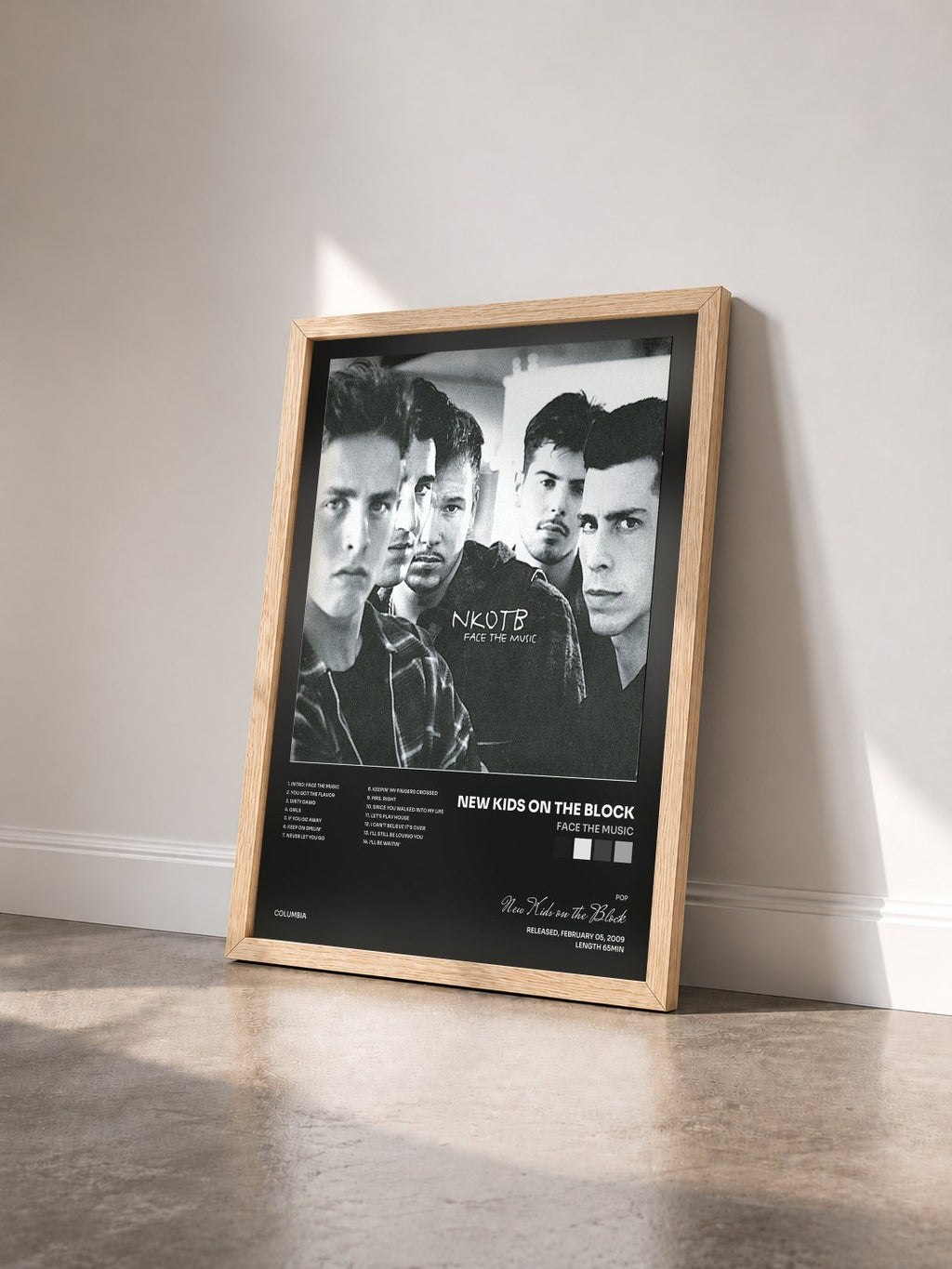 #bois Tableau de l'album Face The Music de New Kids on the Block vu de trois quarts, cadre en bois brut