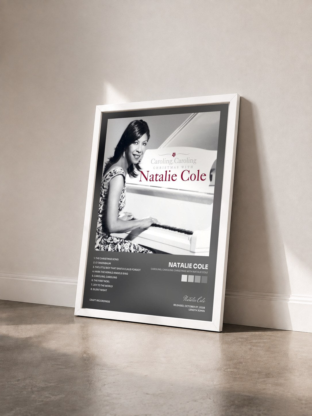 #blanc Tableau de l'album Caroling, Caroling: Christmas With Natalie Cole de Natalie Cole vu de trois quarts, cadre blanc
