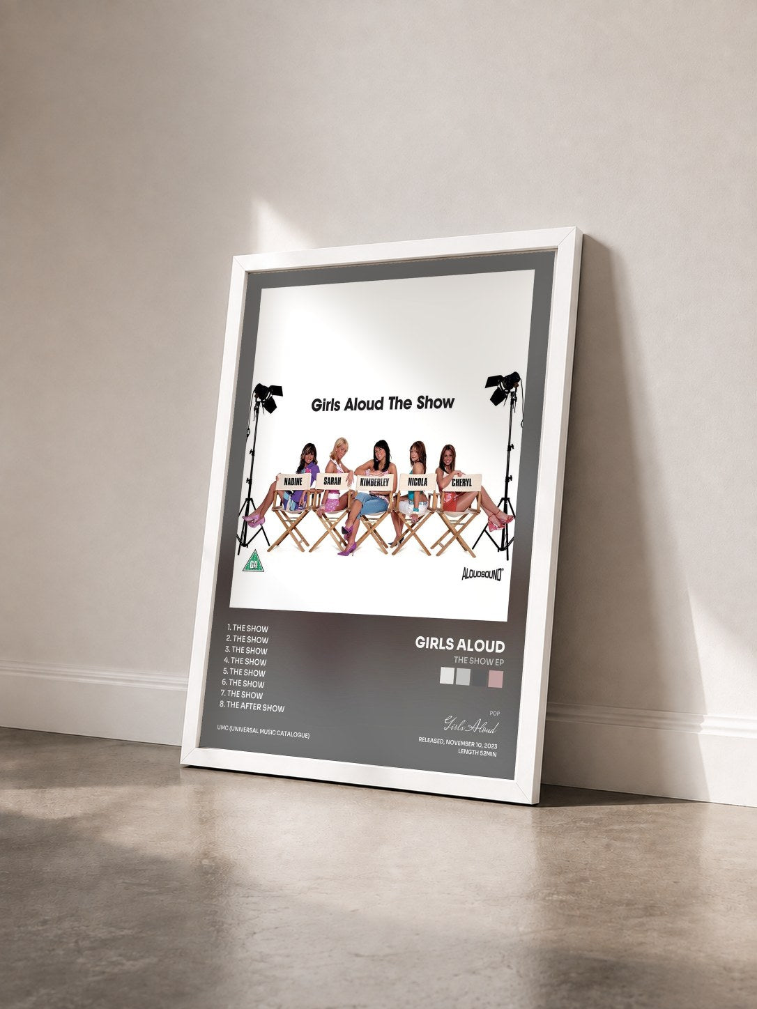 #blanc Tableau de l'album The Show EP de Girls Aloud vu de trois quarts, cadre blanc