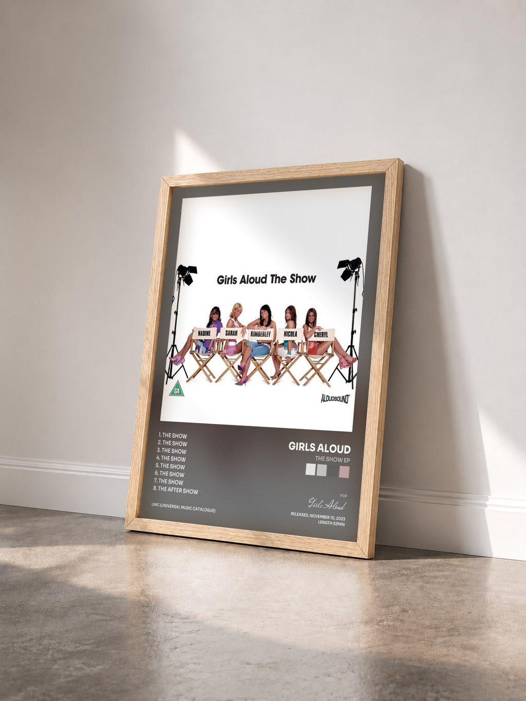 #bois Tableau de l'album The Show EP de Girls Aloud vu de trois quarts, cadre en bois brut