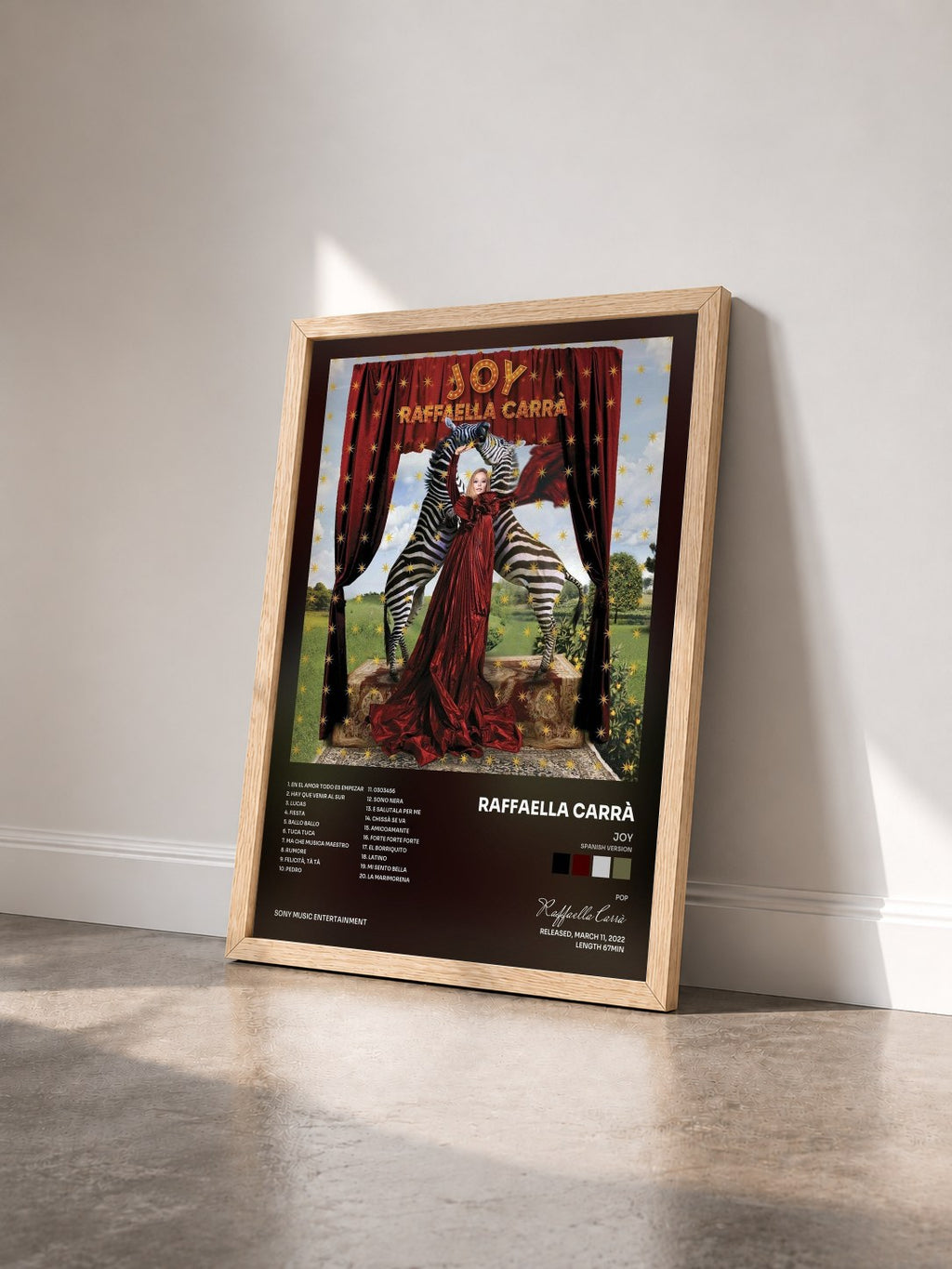 #bois Tableau de l'album JOY (Spanish Version) de Raffaella Carrà vu de trois quarts, cadre en bois brut