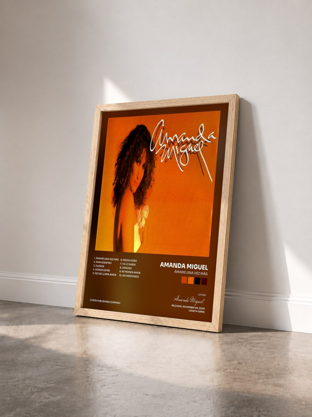 #bois Tableau de l'album Ámame una Vez Más de Amanda Miguel vu de trois quarts, cadre en bois brut