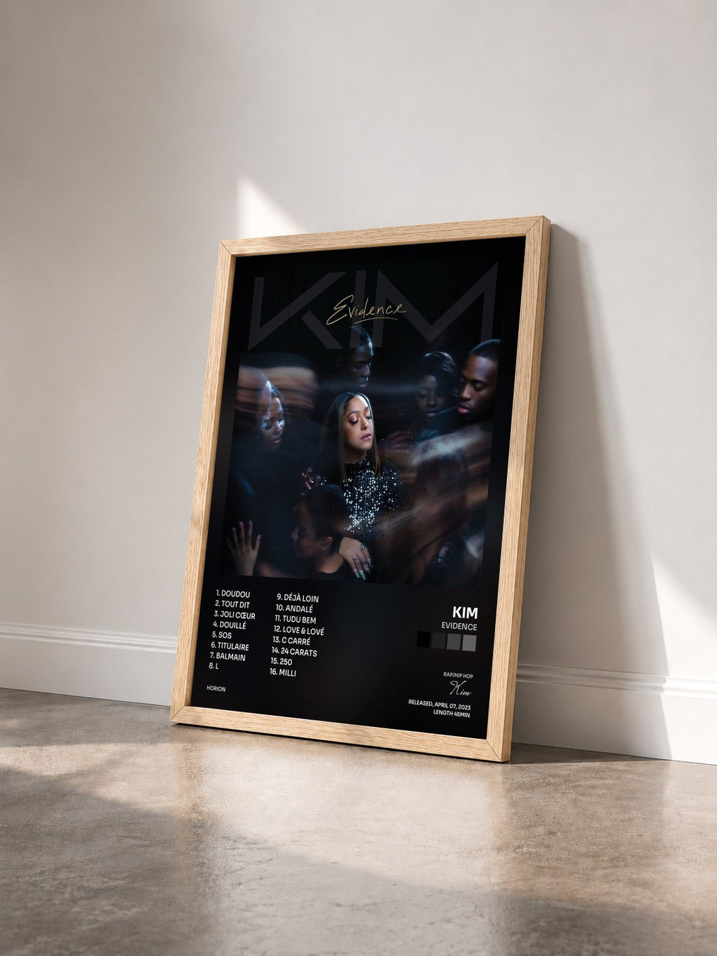 #bois Tableau de l'album Evidence de Kim vu de trois quarts, cadre en bois brut