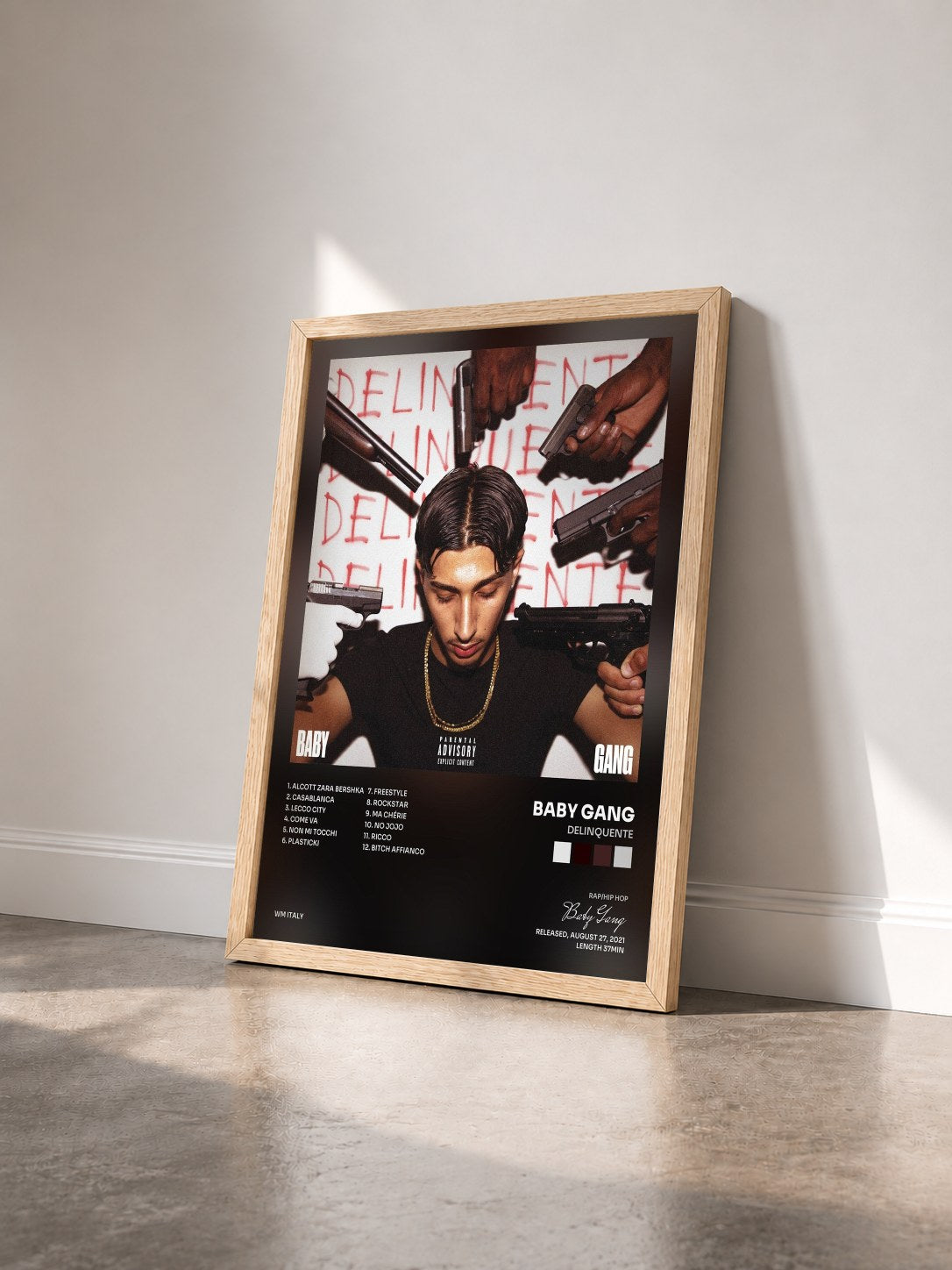 #bois Tableau de l'album DELINQUENTE de Baby Gang vu de trois quarts, cadre en bois brut