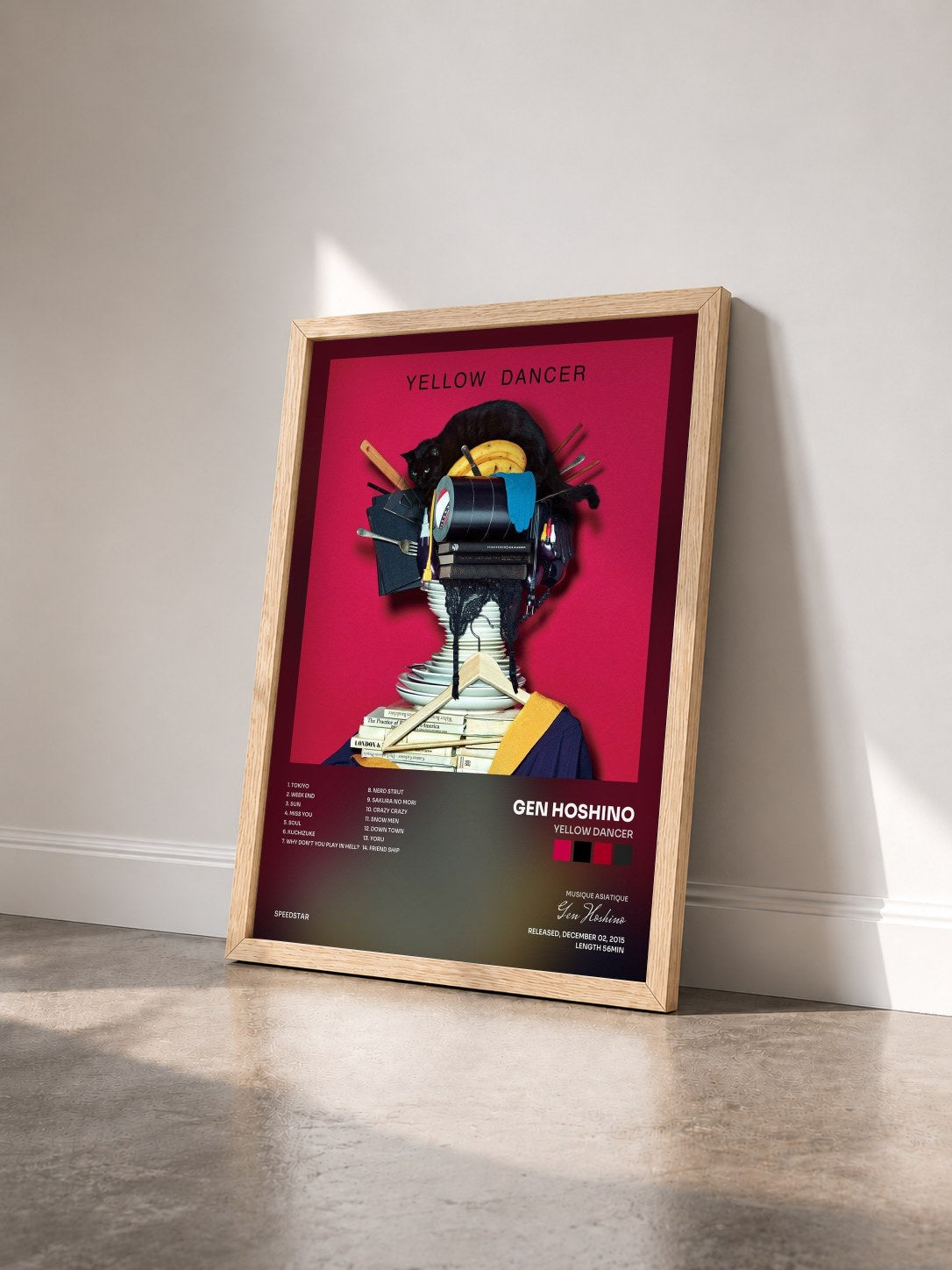 #bois Tableau de l'album YELLOW DANCER de Gen Hoshino vu de trois quarts, cadre en bois brut