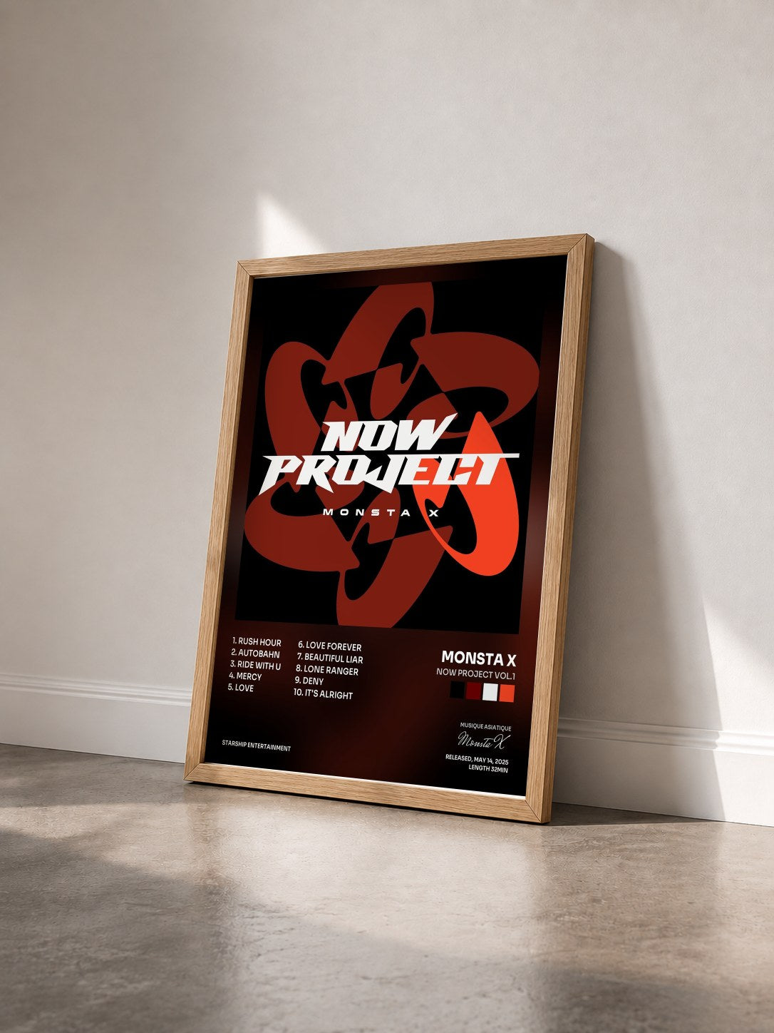 #bois Tableau de l'album NOW PROJECT vol.1 de Monsta X vu de trois quarts, cadre en bois brut