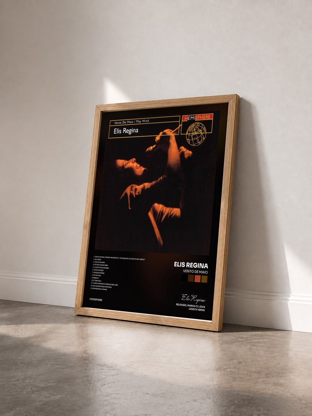 #bois Tableau de l'album Vento De Maio de Elis Regina vu de trois quarts, cadre en bois brut