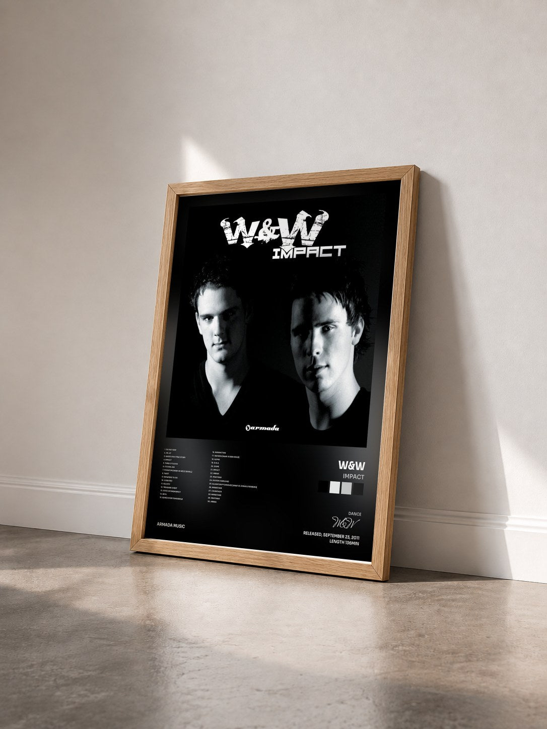 #bois Tableau de l'album Impact de W&W vu de trois quarts, cadre en bois brut