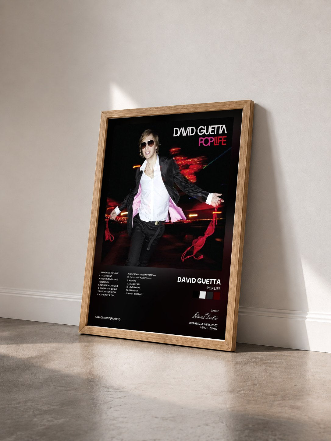 #bois Tableau de l'album Pop Life de David Guetta vu de trois quarts, cadre en bois brut
