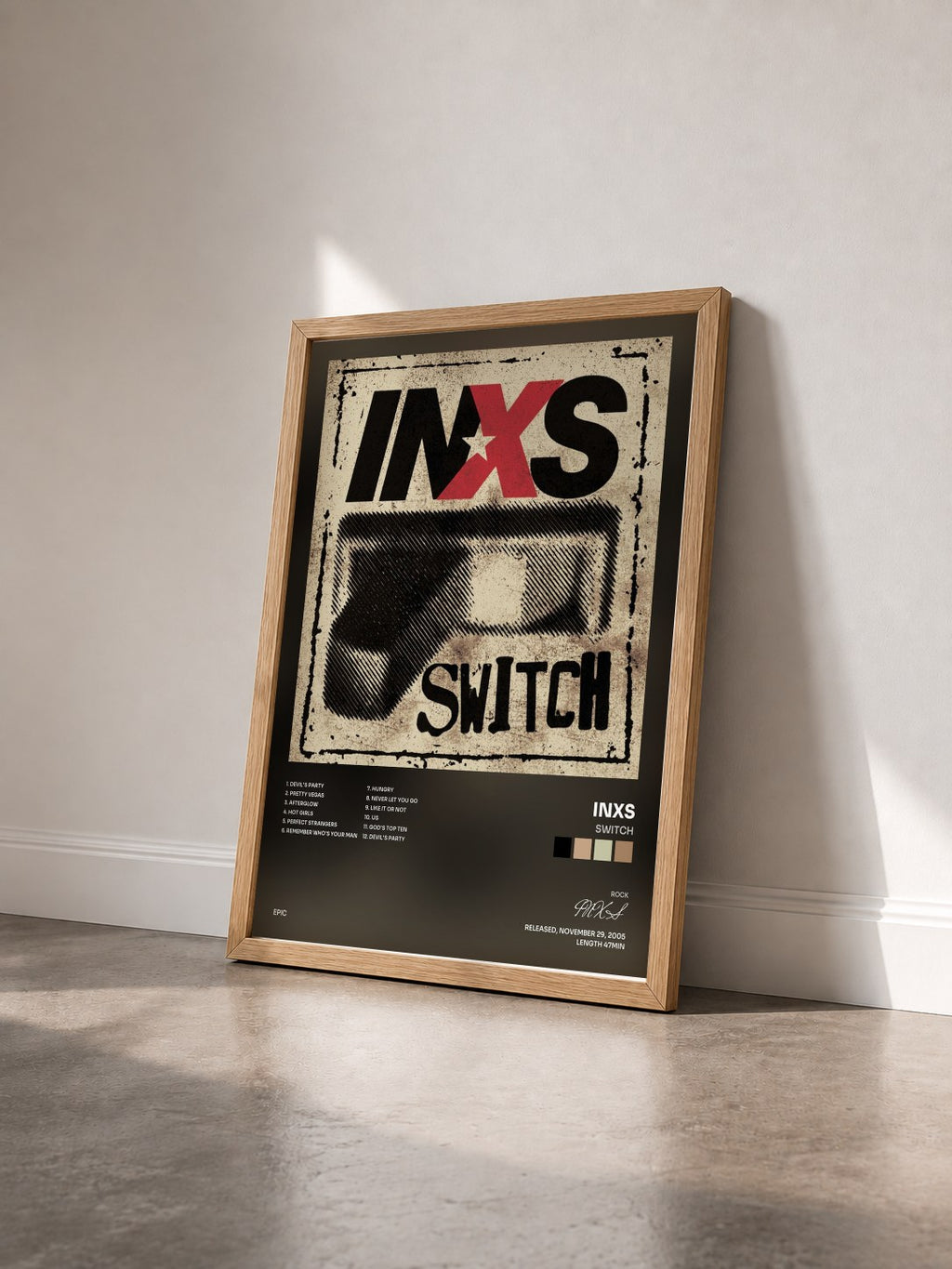 #bois Tableau de l'album Switch de INXS vu de trois quarts, cadre en bois brut
