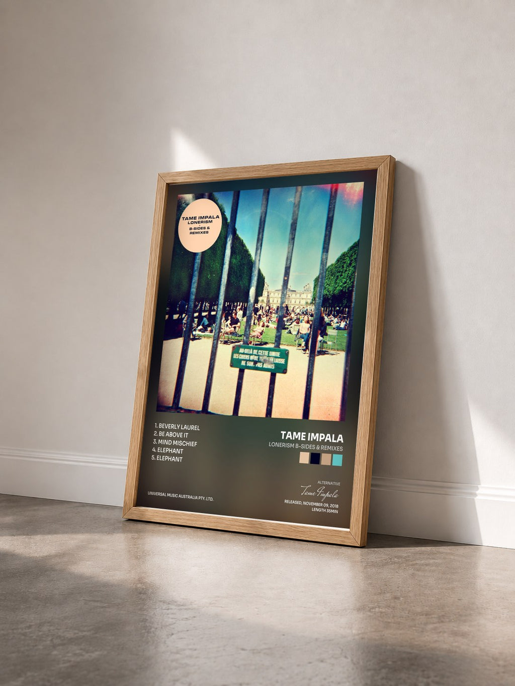 #bois Tableau de l'album Lonerism B-Sides & Remixes de Tame Impala vu de trois quarts, cadre en bois brut