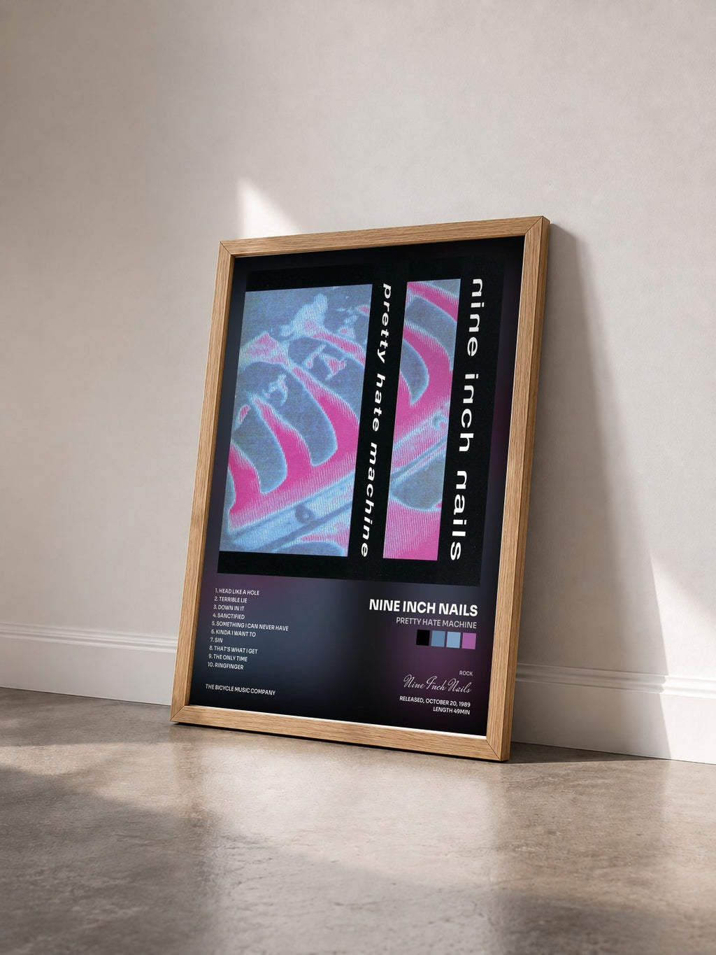 #bois Tableau de l'album Pretty Hate Machine de Nine Inch Nails vu de trois quarts, cadre en bois brut