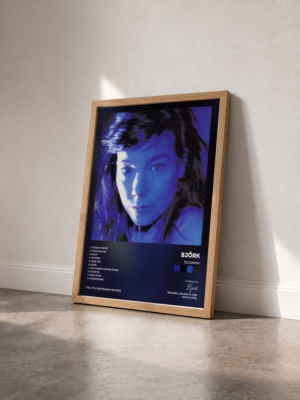 #bois Tableau de l'album Telegram de Björk vu de trois quarts, cadre en bois brut