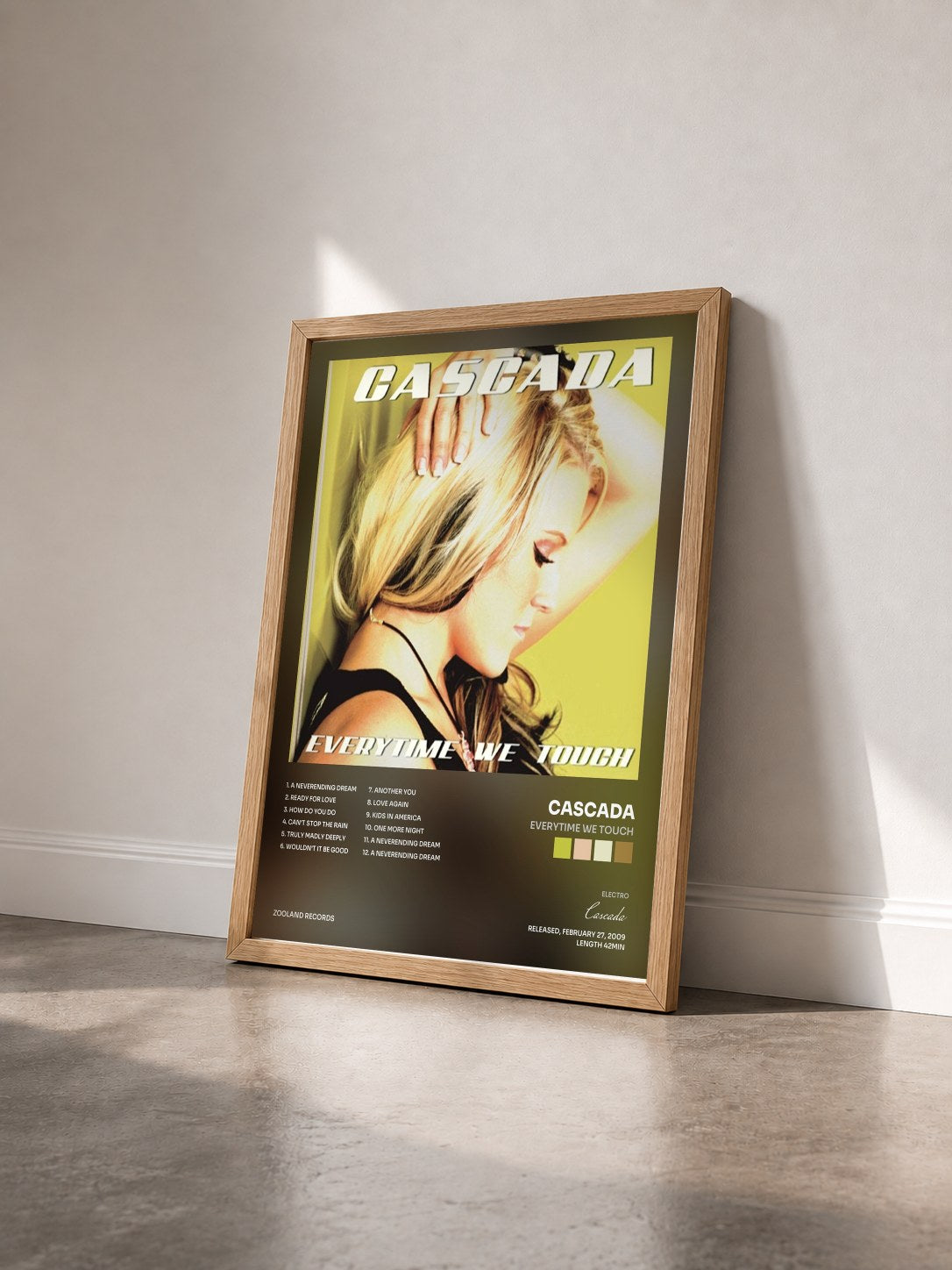 #bois Tableau de l'album Everytime We Touch de Cascada vu de trois quarts, cadre en bois brut