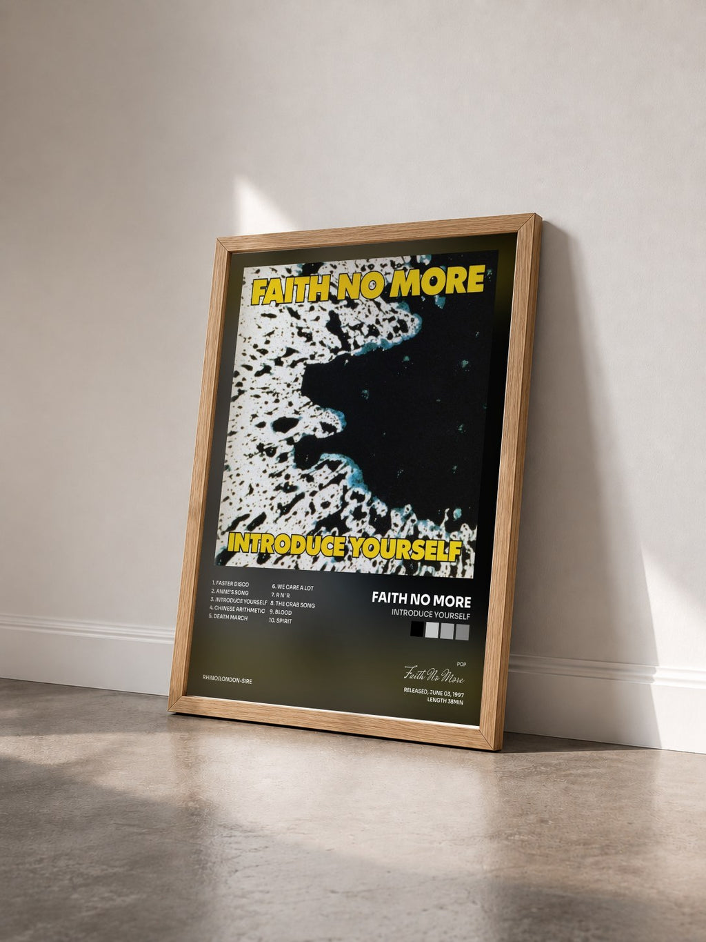 #bois Tableau de l'album Introduce Yourself de Faith No More vu de trois quarts, cadre en bois brut