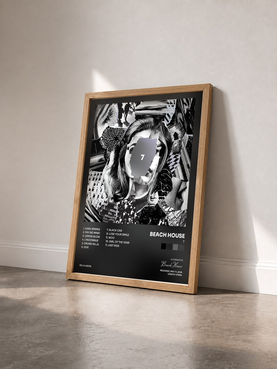 #bois Tableau de l'album 7 de Beach House vu de trois quarts, cadre en bois brut