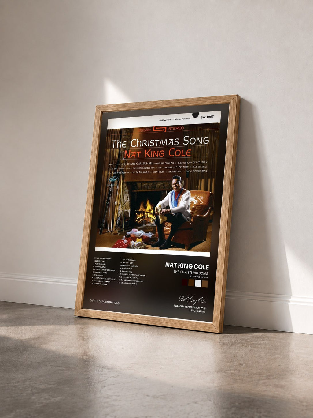 #bois Tableau de l'album The Christmas Song (Expanded Edition) de Nat King Cole vu de trois quarts, cadre en bois brut