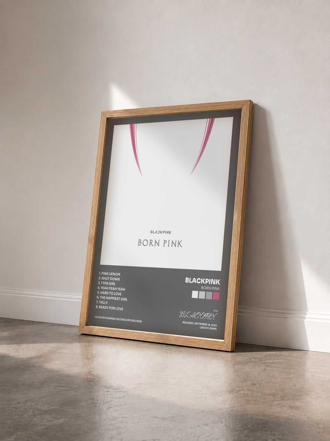 #bois Tableau de l'album BORN PINK de BLACKPINK vu de trois quarts, cadre en bois brut