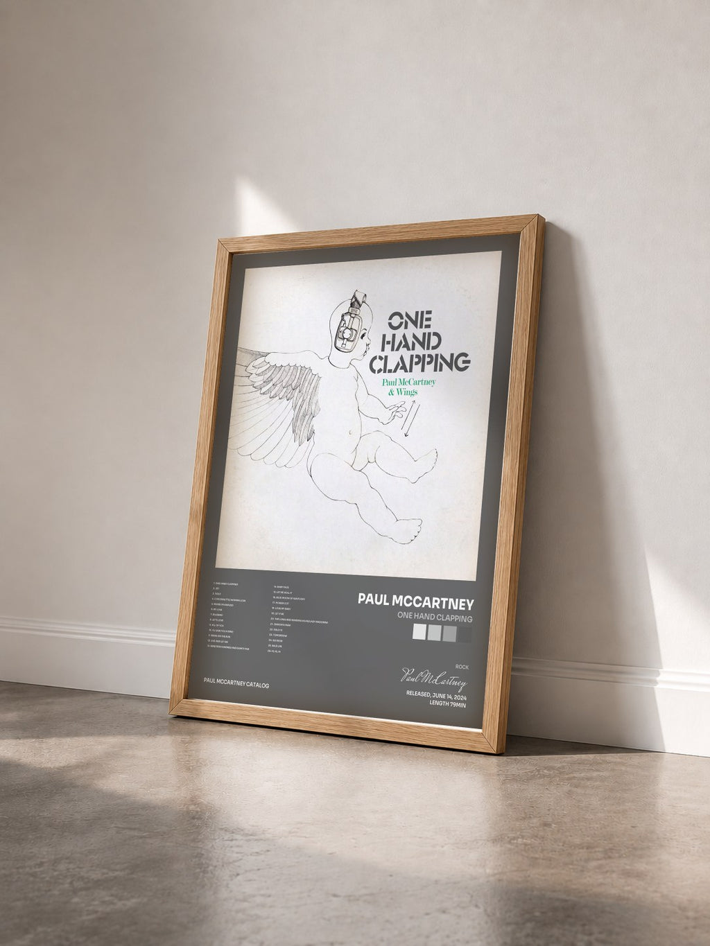 #bois Tableau de l'album One Hand Clapping de Paul McCartney vu de trois quarts, cadre en bois brut