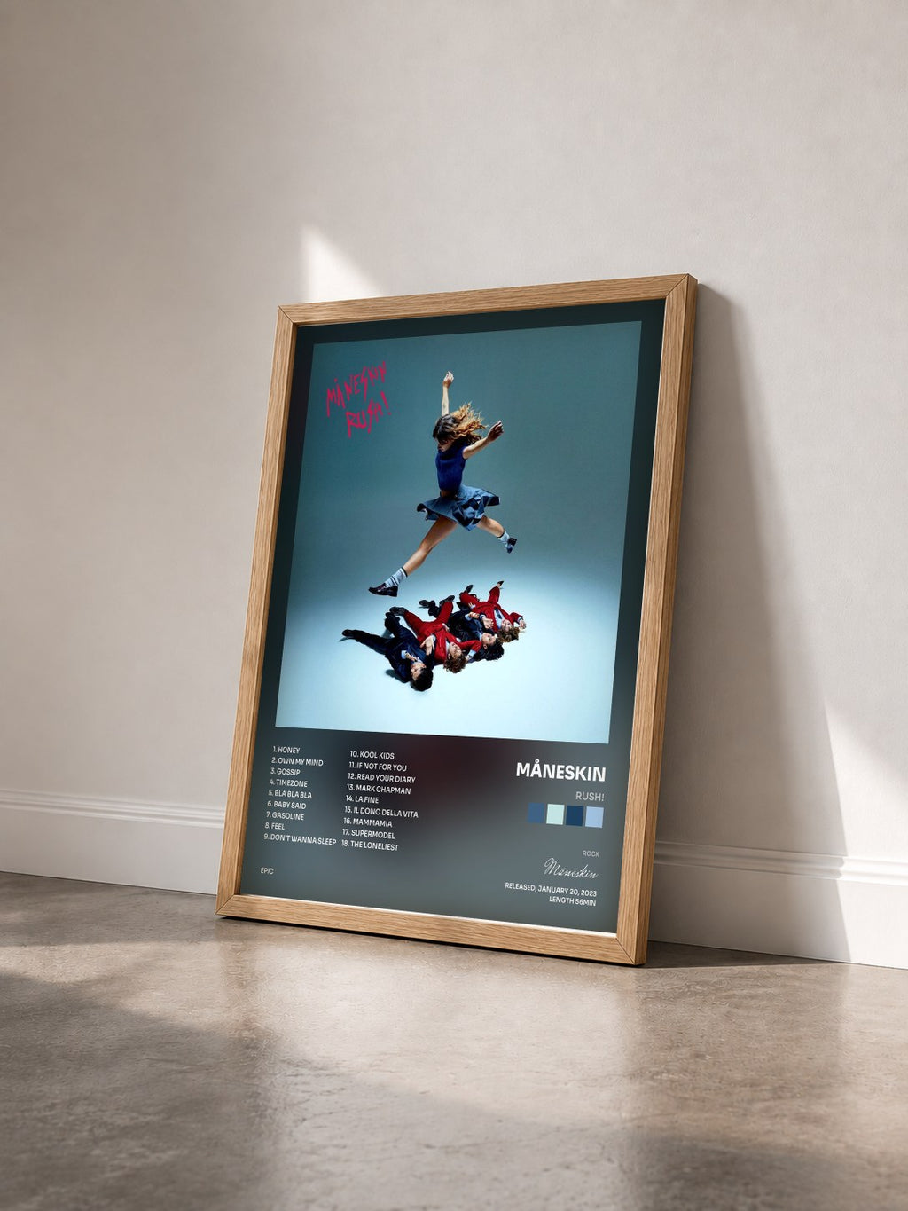 #bois Tableau de l'album RUSH! de Måneskin vu de trois quarts, cadre en bois brut