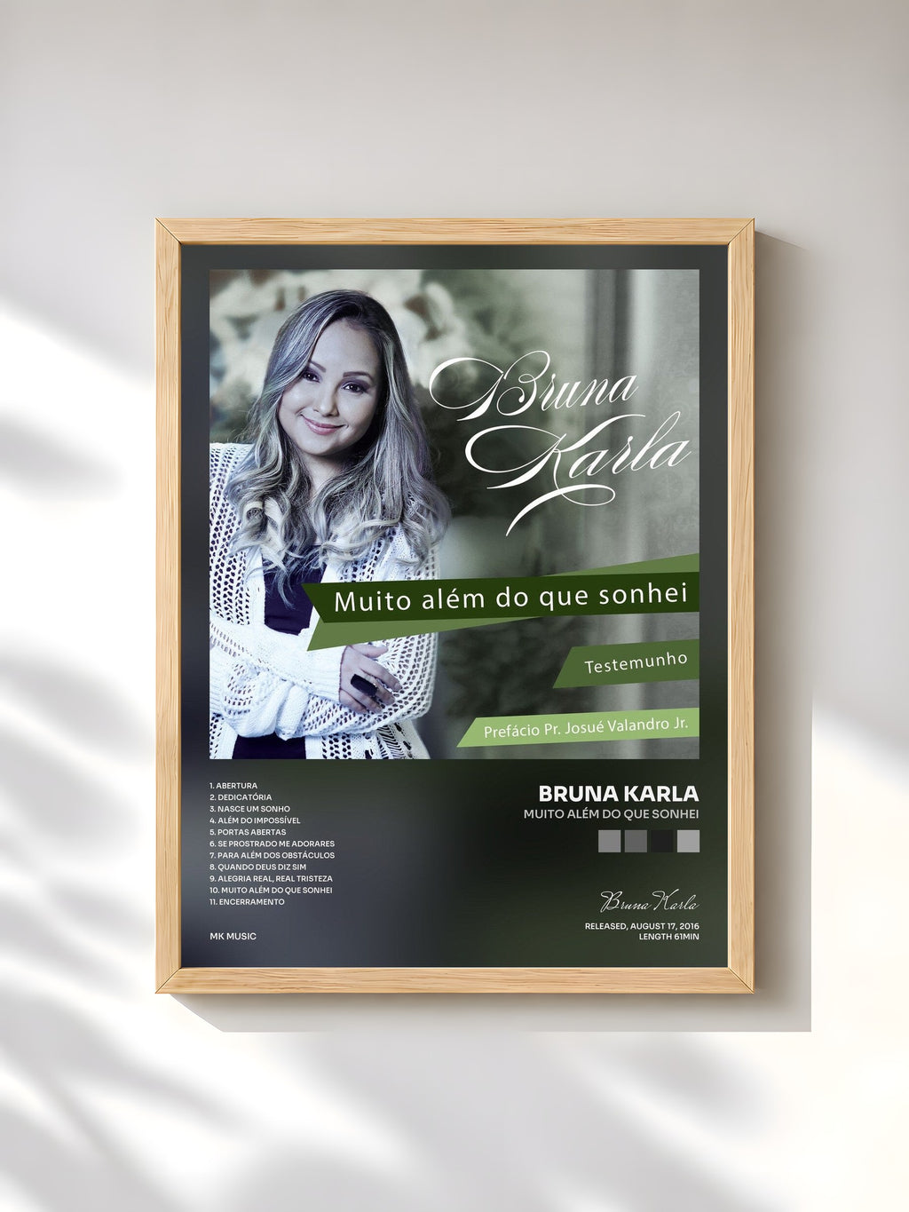 #bois Tableau de l'album Muito Além do que Sonhei de Bruna Karla, cadre en bois brut, imprimé et encadré en France