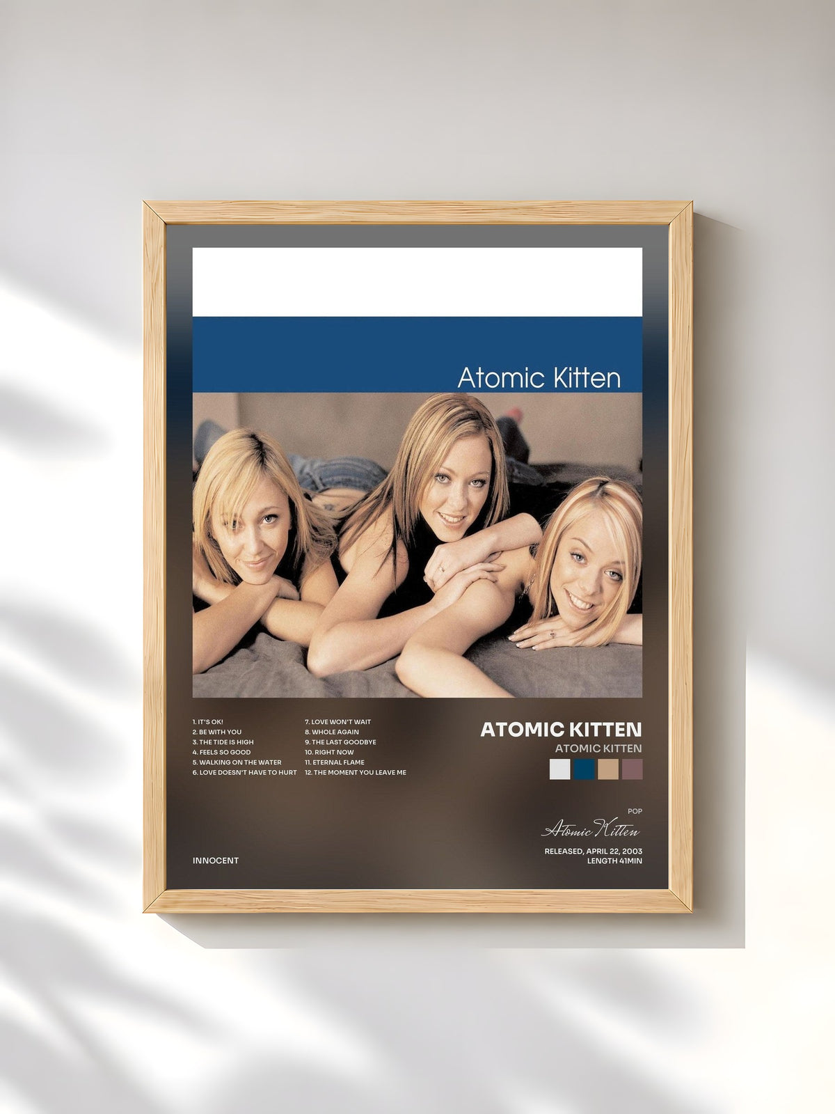 #bois Tableau de l'album Atomic Kitten de Atomic Kitten, cadre en bois brut, imprimé et encadré en France