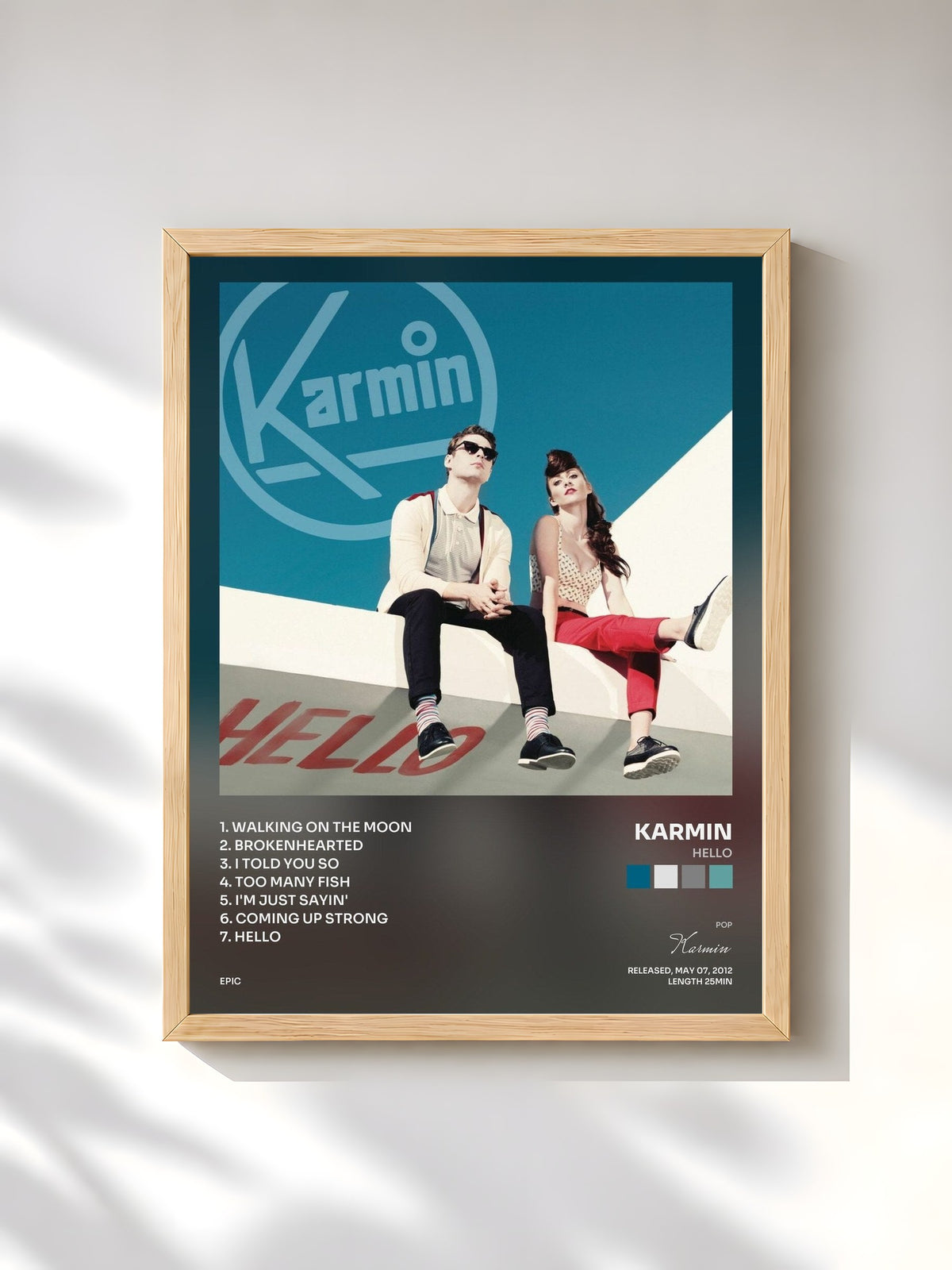 #bois Tableau de l'album Hello de Karmin, cadre en bois brut, imprimé et encadré en France