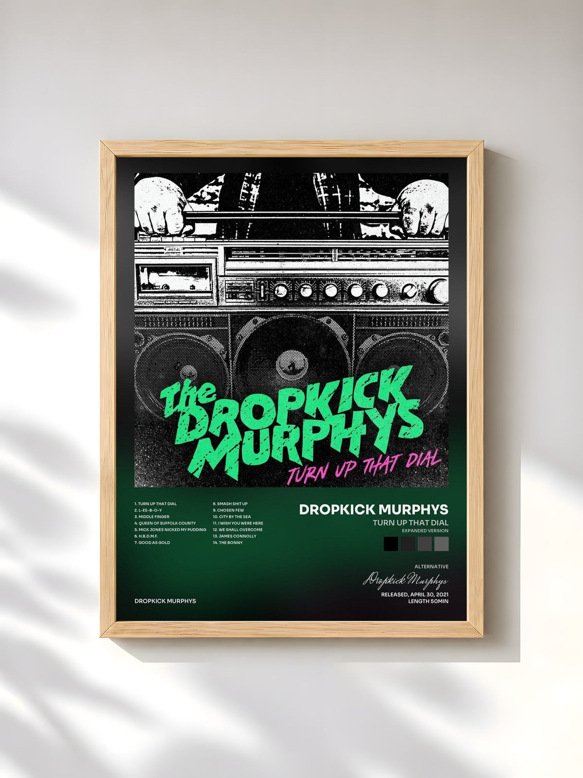 #bois Tableau de l'album Turn Up That Dial (Expanded Version) de Dropkick Murphys, cadre en bois brut, imprimé et encadré en France