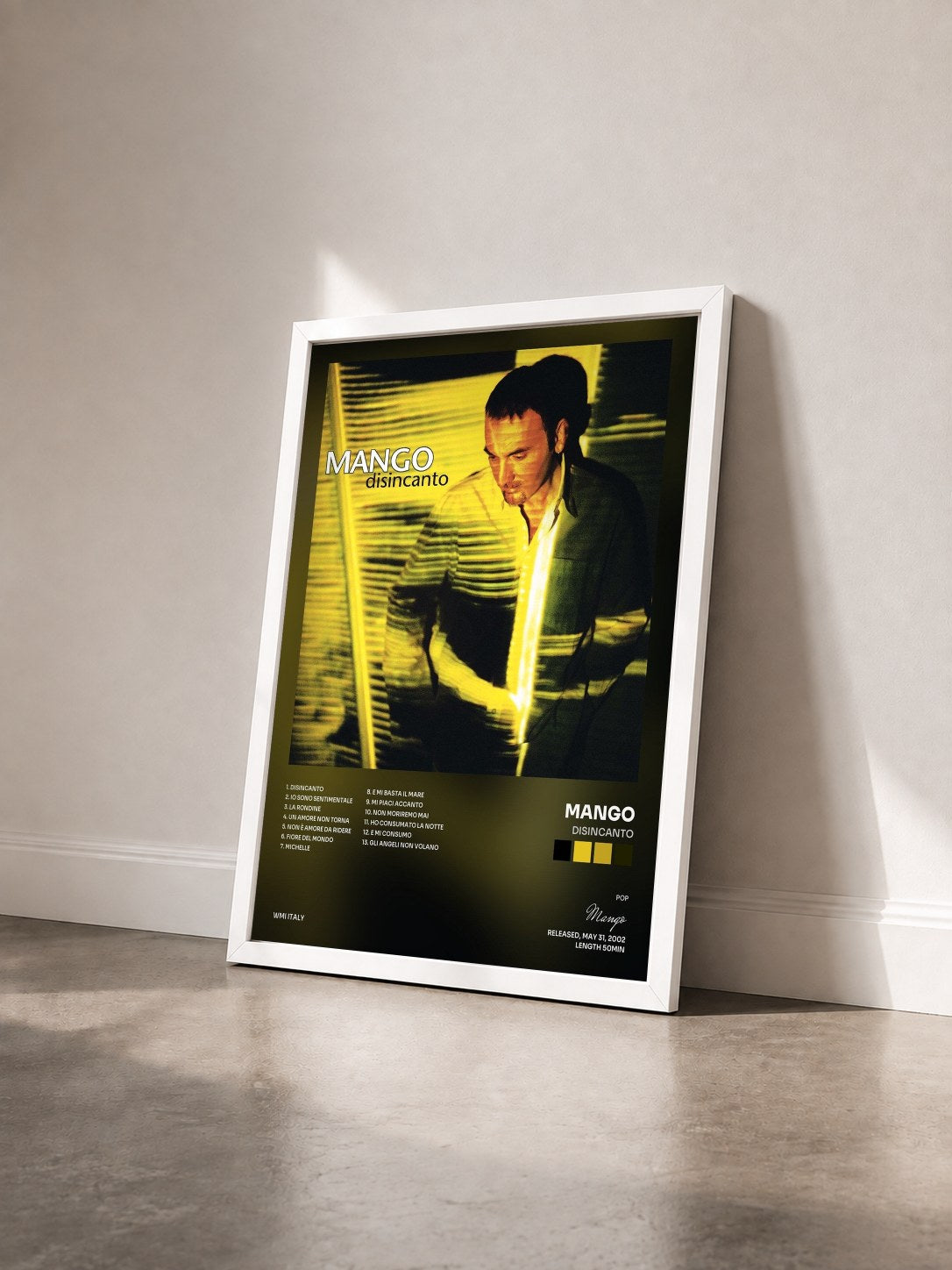 #blanc Tableau de l'album Disincanto de Mango vu de trois quarts, cadre blanc