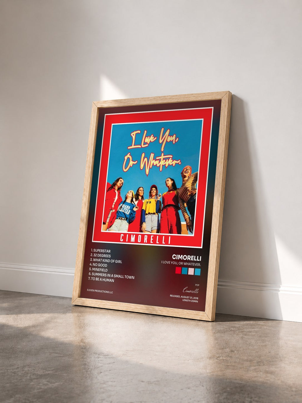 #bois Tableau de l'album I Love You, or Whatever. de Cimorelli vu de trois quarts, cadre en bois brut