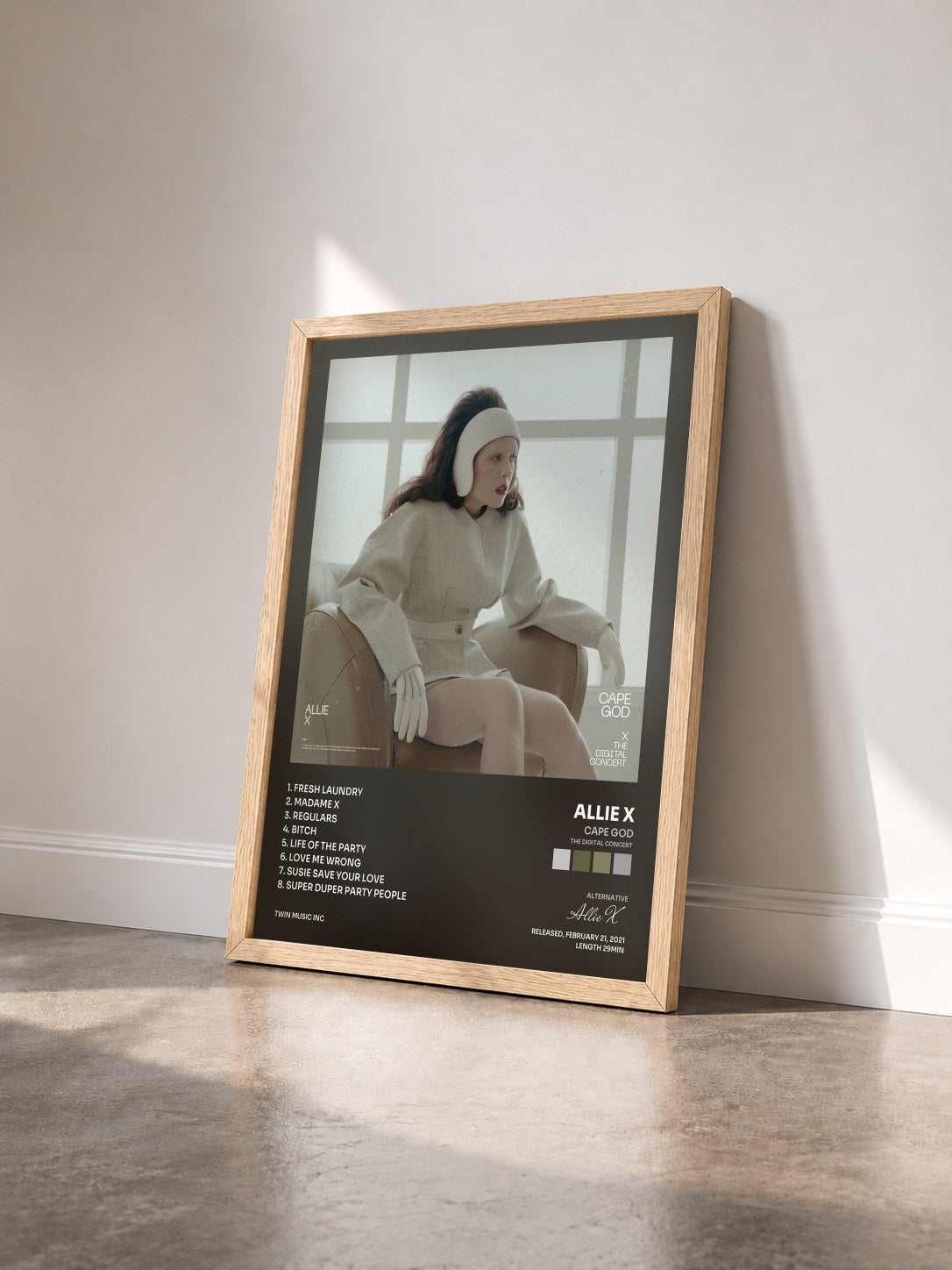 #bois Tableau de l'album Cape God (The Digital Concert) de Allie X vu de trois quarts, cadre en bois brut
