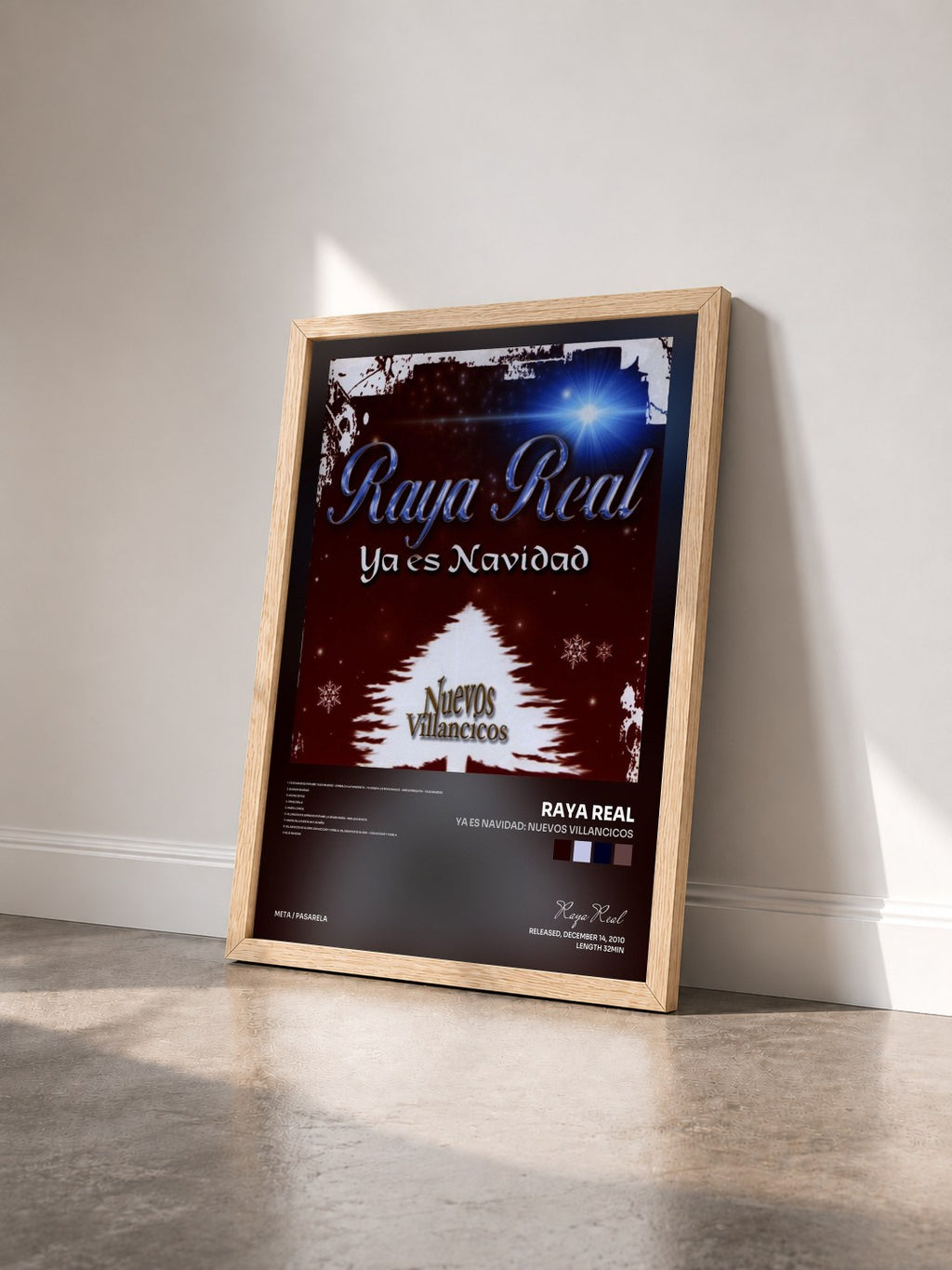 #bois Tableau de l'album Ya es Navidad: Nuevos Villancicos de Raya Real vu de trois quarts, cadre en bois brut