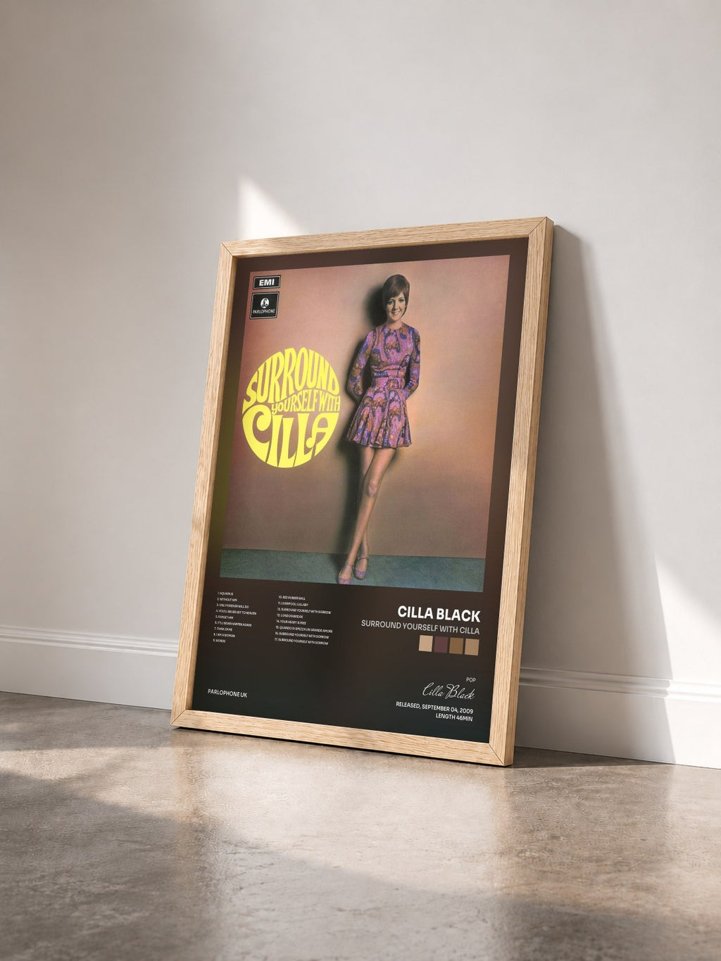 #bois Tableau de l'album Surround Yourself With Cilla de Cilla Black vu de trois quarts, cadre en bois brut