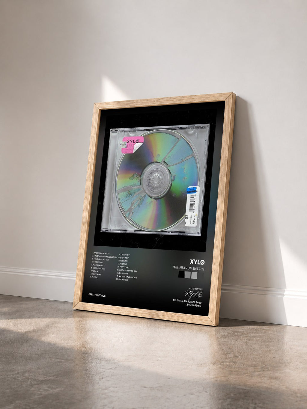 #bois Tableau de l'album The Instrumentals de XYLØ vu de trois quarts, cadre en bois brut
