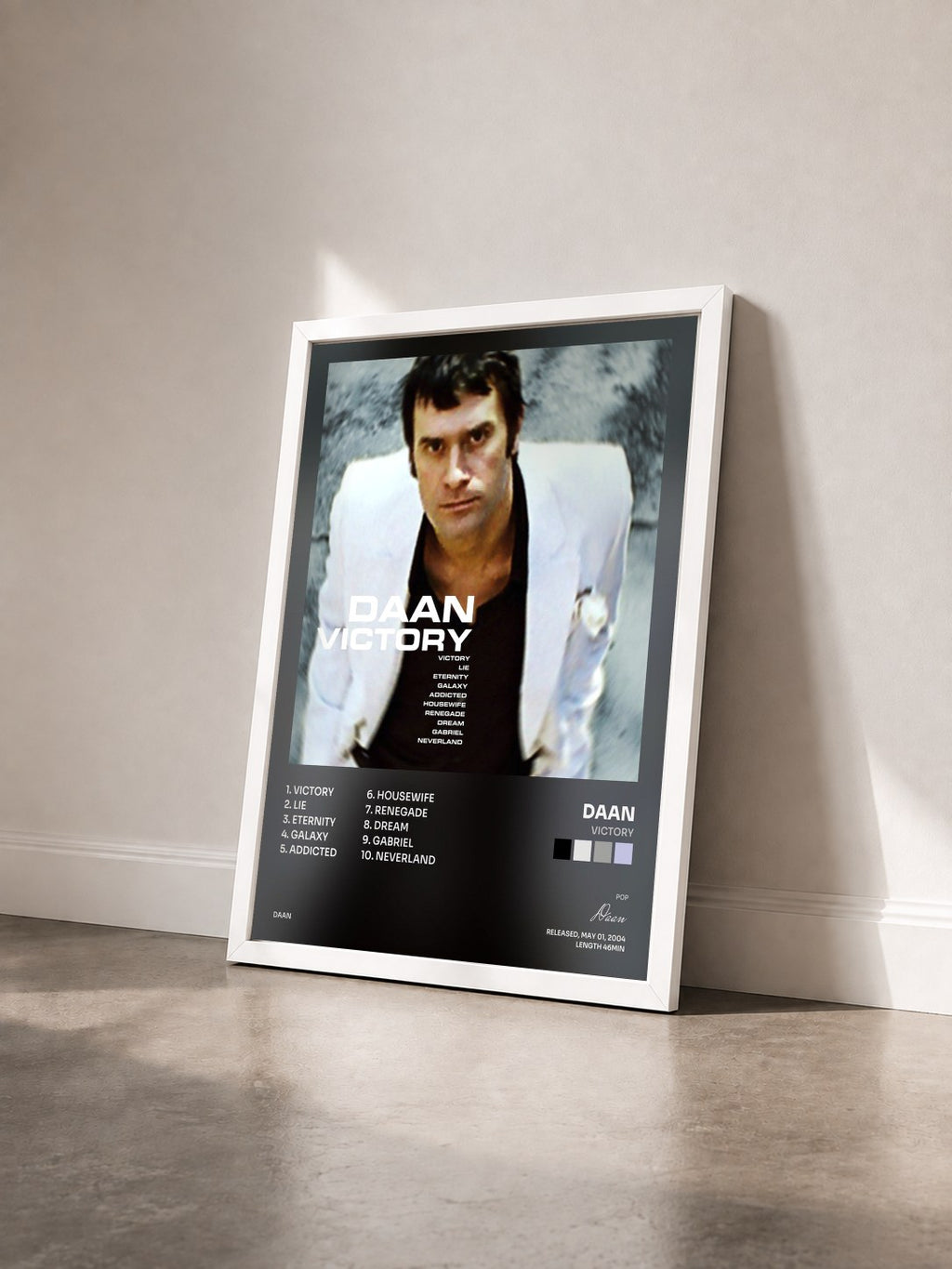 #blanc Tableau de l'album Victory de Daan vu de trois quarts, cadre blanc