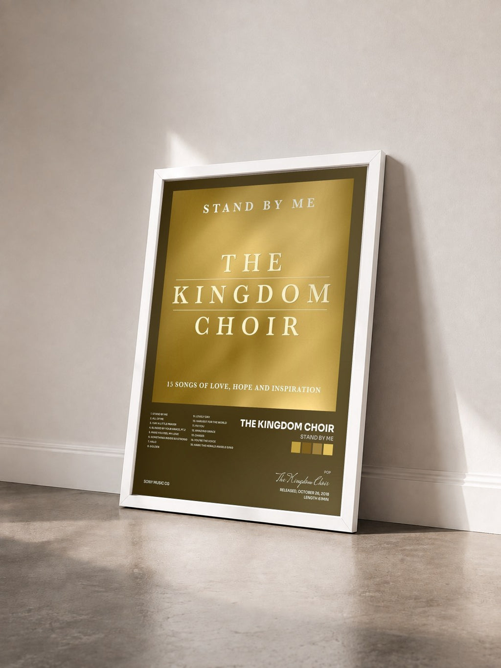 #blanc Tableau de l'album Stand By Me de The Kingdom Choir vu de trois quarts, cadre blanc