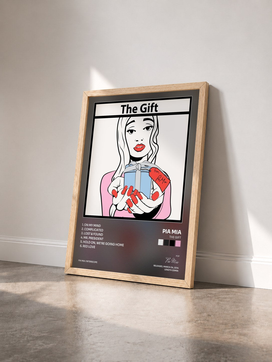 #bois Tableau de l'album The Gift de Pia Mia vu de trois quarts, cadre en bois brut