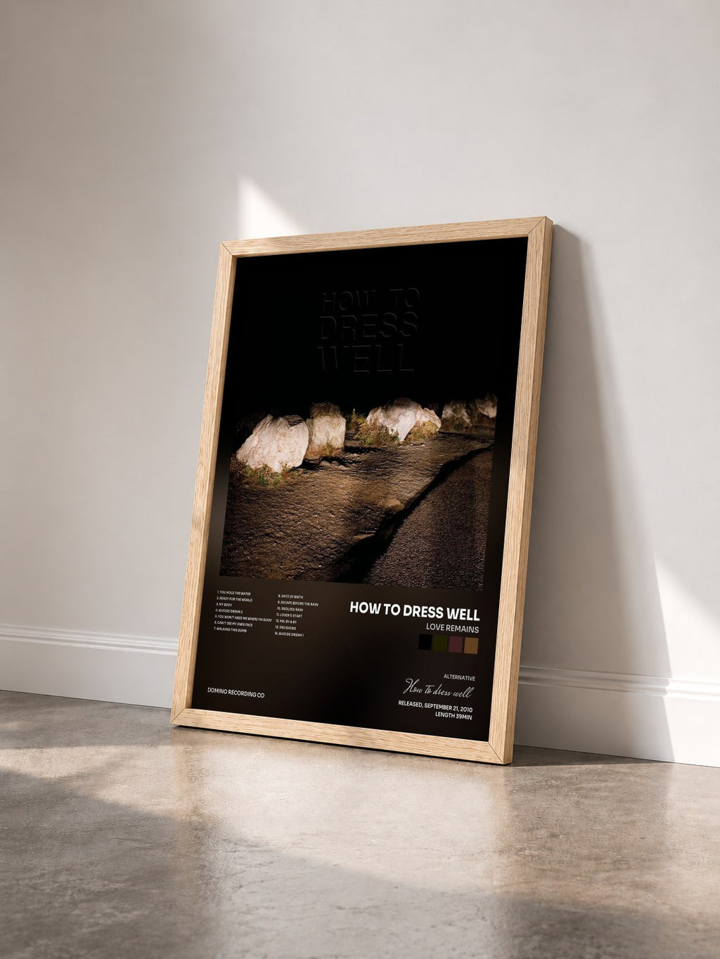 #bois Tableau de l'album Love Remains de How to dress well vu de trois quarts, cadre en bois brut