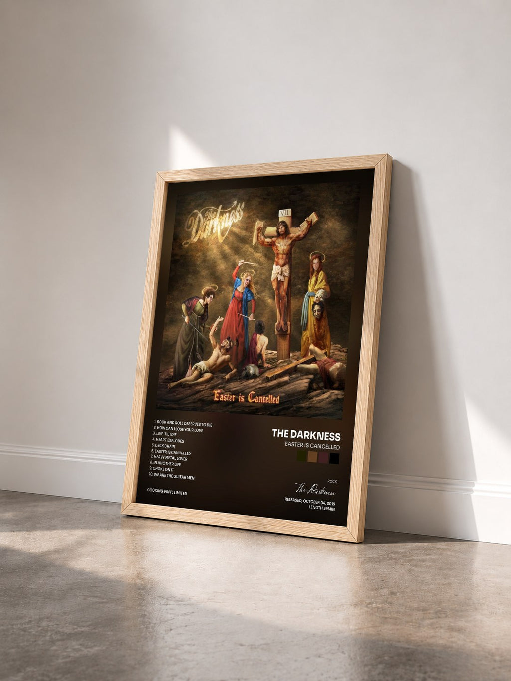 #bois Tableau de l'album Easter is Cancelled de The Darkness vu de trois quarts, cadre en bois brut