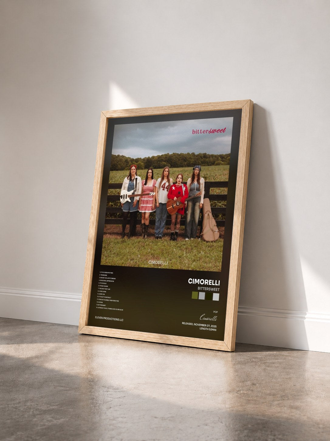 #bois Tableau de l'album Bittersweet de Cimorelli vu de trois quarts, cadre en bois brut