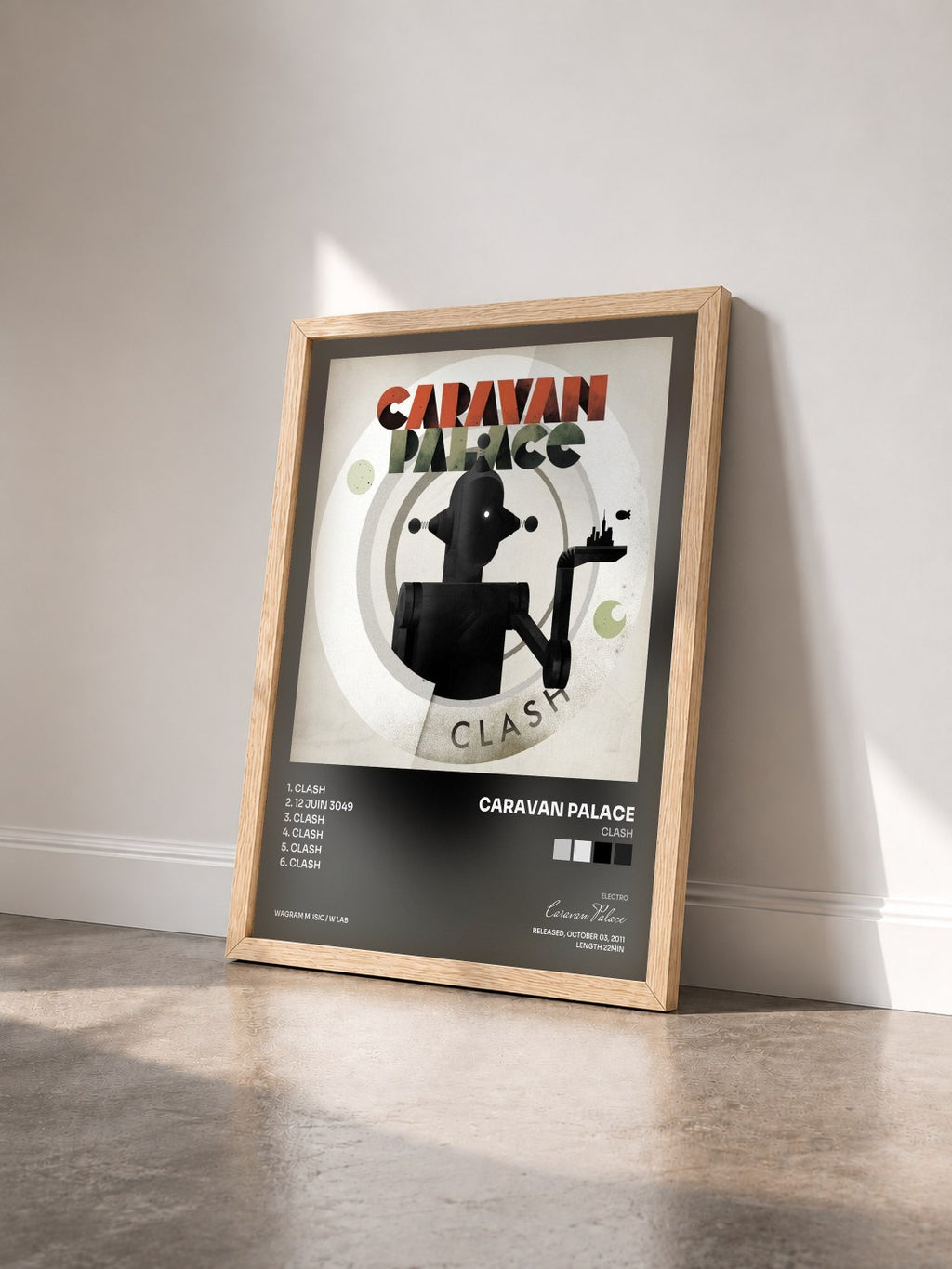 #bois Tableau de l'album Clash de Caravan Palace vu de trois quarts, cadre en bois brut
