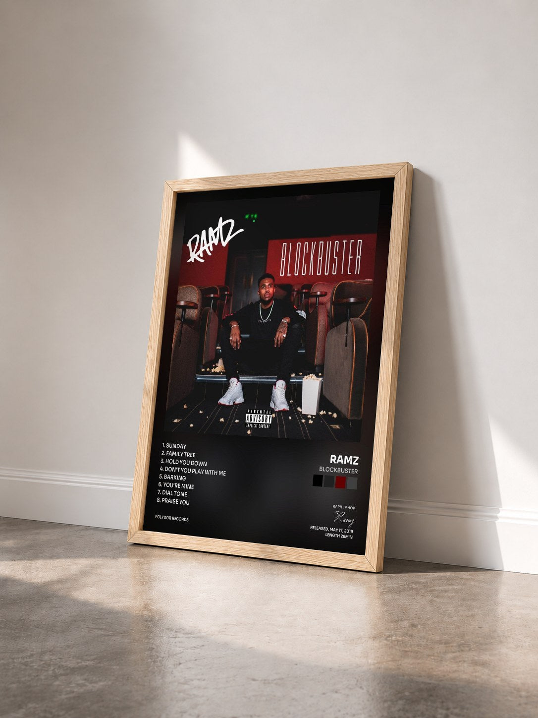 #bois Tableau de l'album Blockbuster de Ramz vu de trois quarts, cadre en bois brut