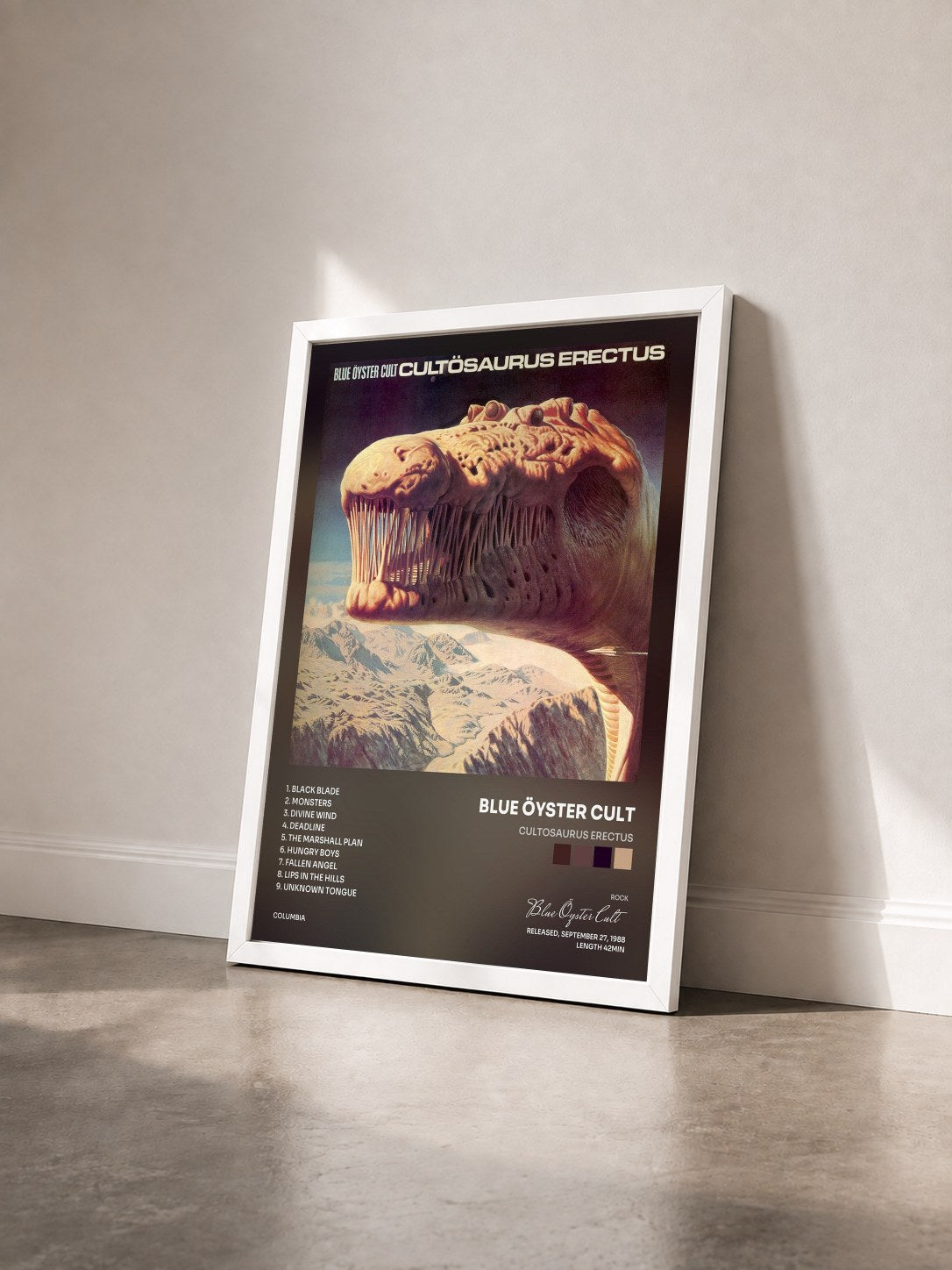 #blanc Tableau de l'album Cultosaurus Erectus de Blue Öyster Cult vu de trois quarts, cadre blanc