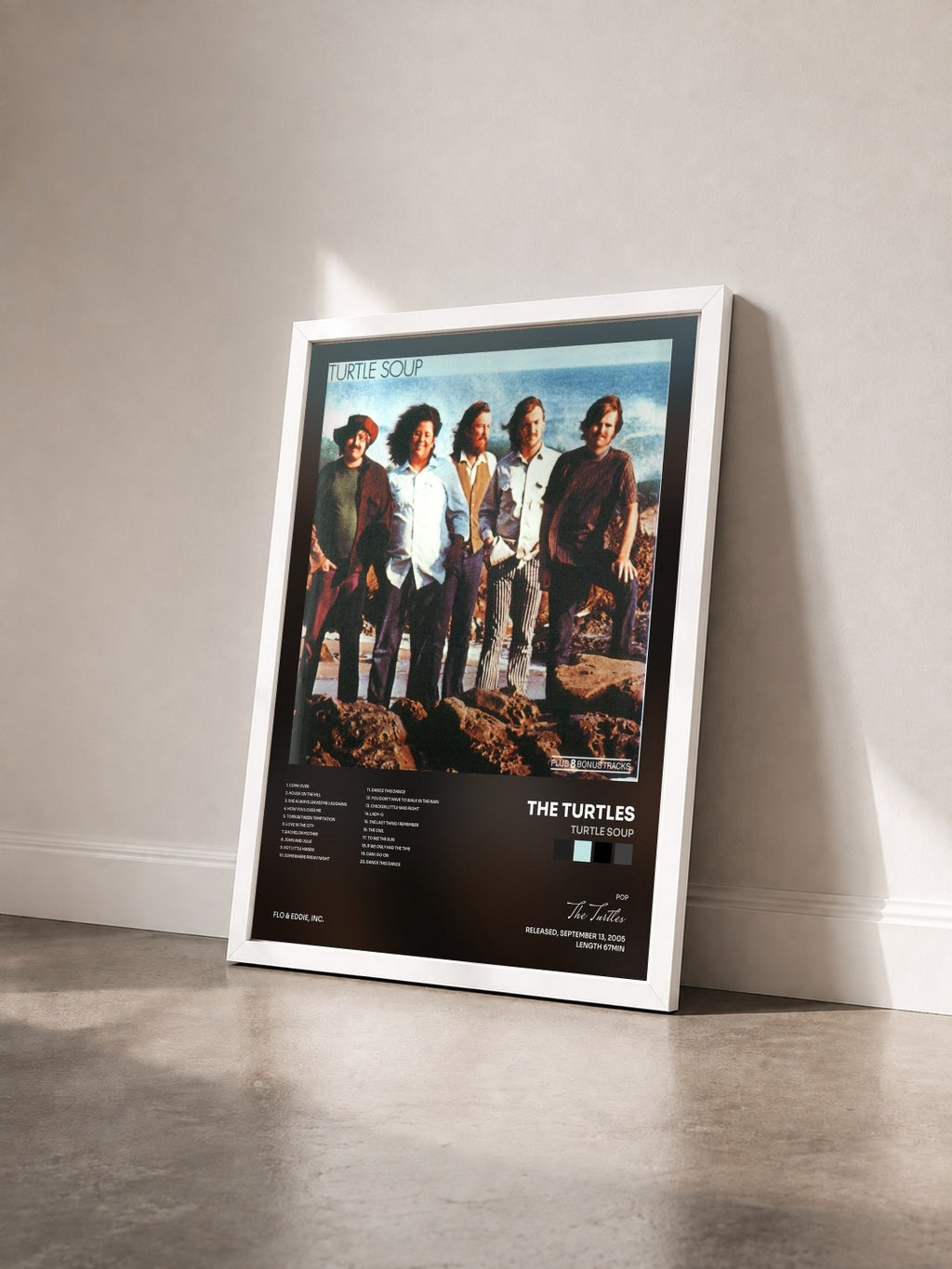 #blanc Tableau de l'album Turtle Soup de The Turtles vu de trois quarts, cadre blanc