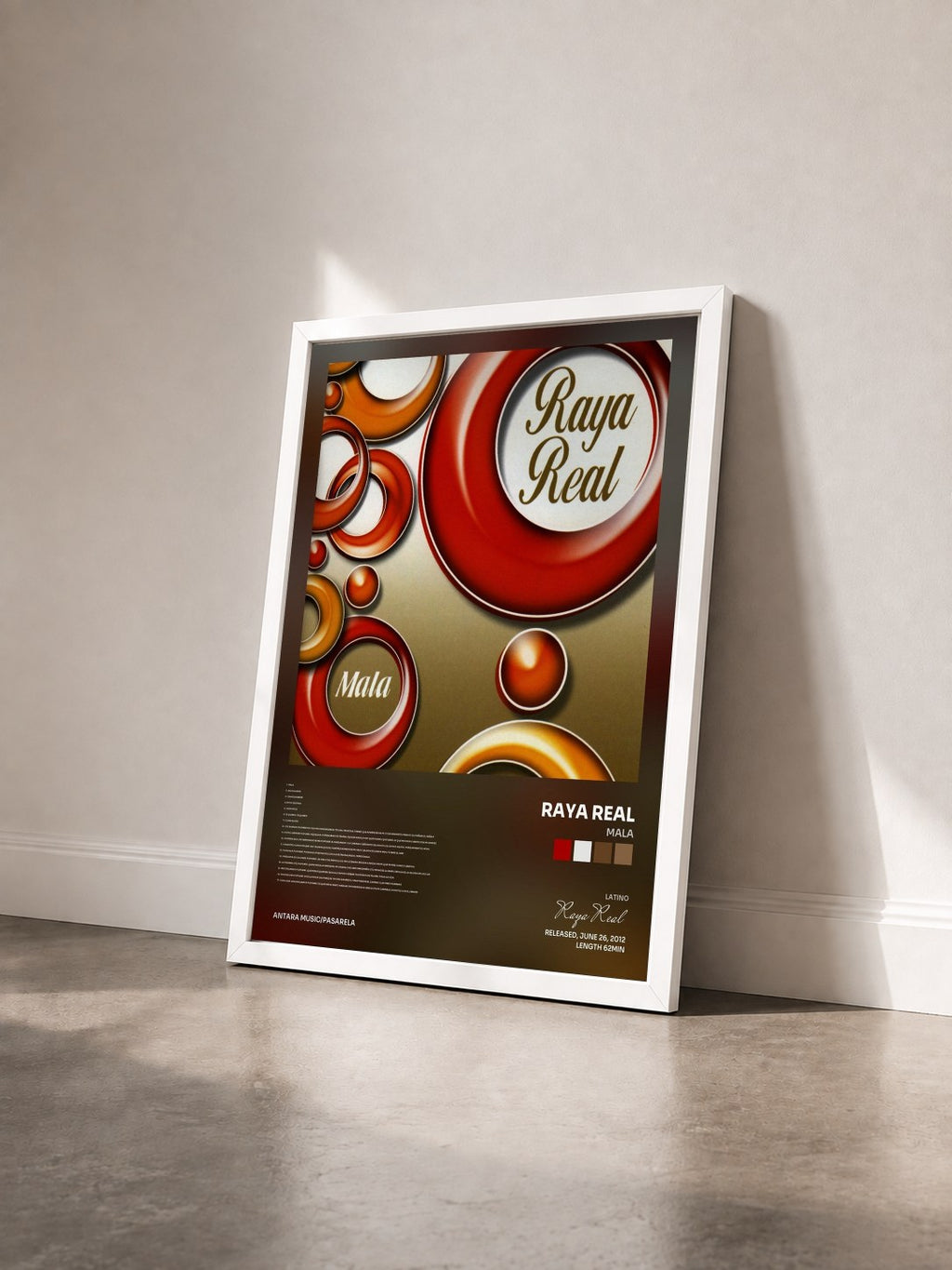 #blanc Tableau de l'album Mala de Raya Real vu de trois quarts, cadre blanc